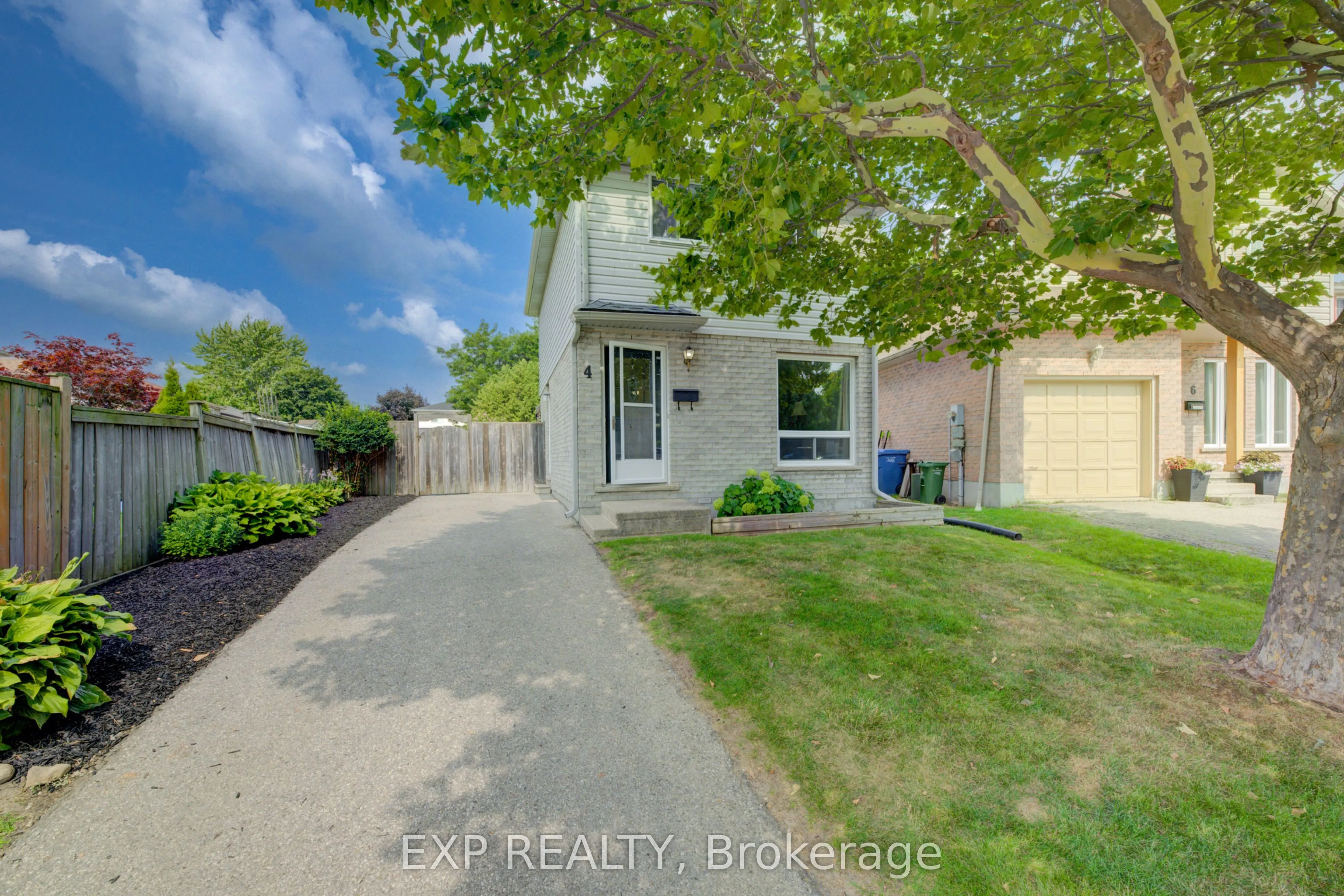 4 Troy Crescent