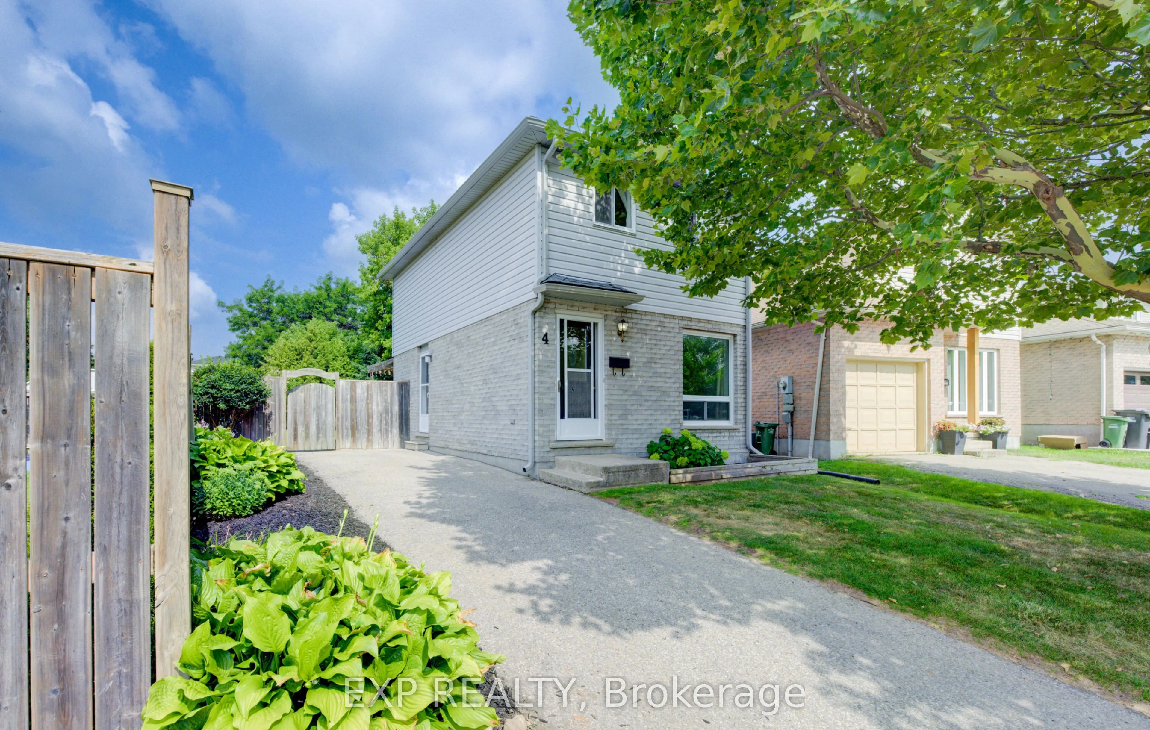 4 Troy Crescent