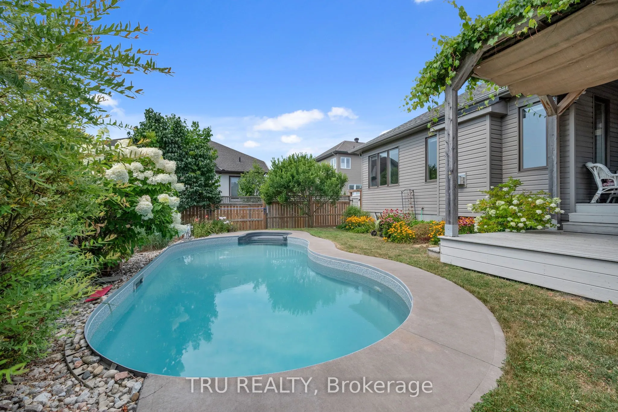 590 Robert Hill Street