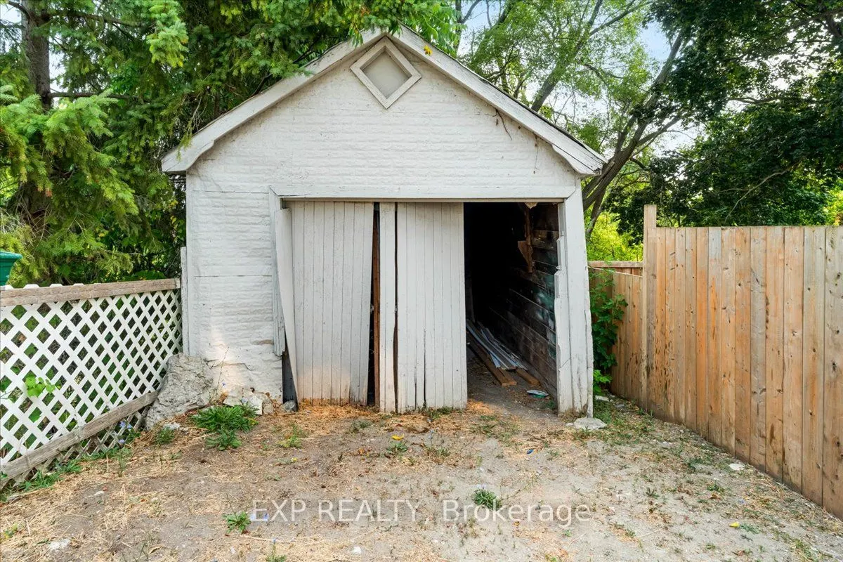 195 Victoria Avenue