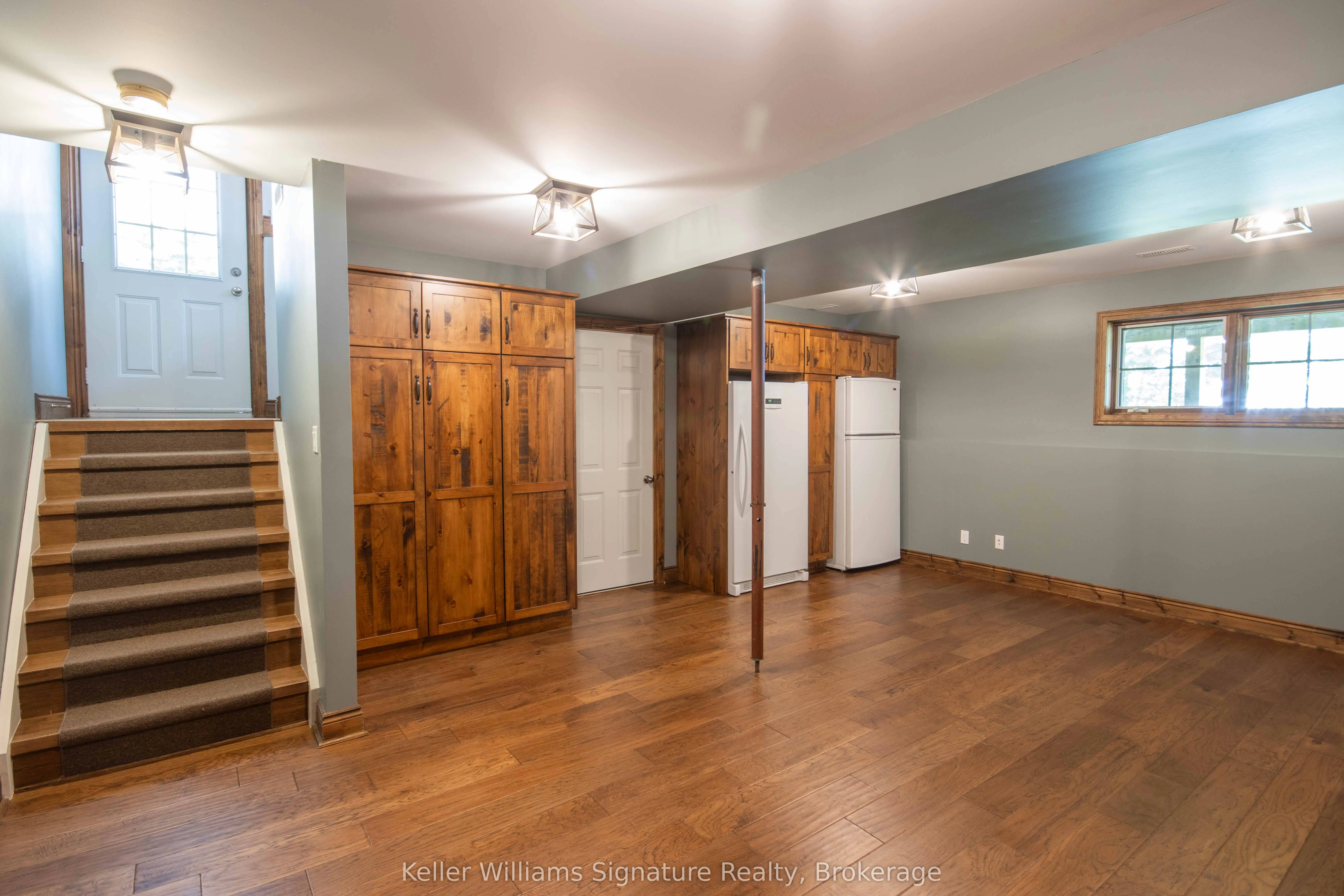 165 LAKESHORE Drive