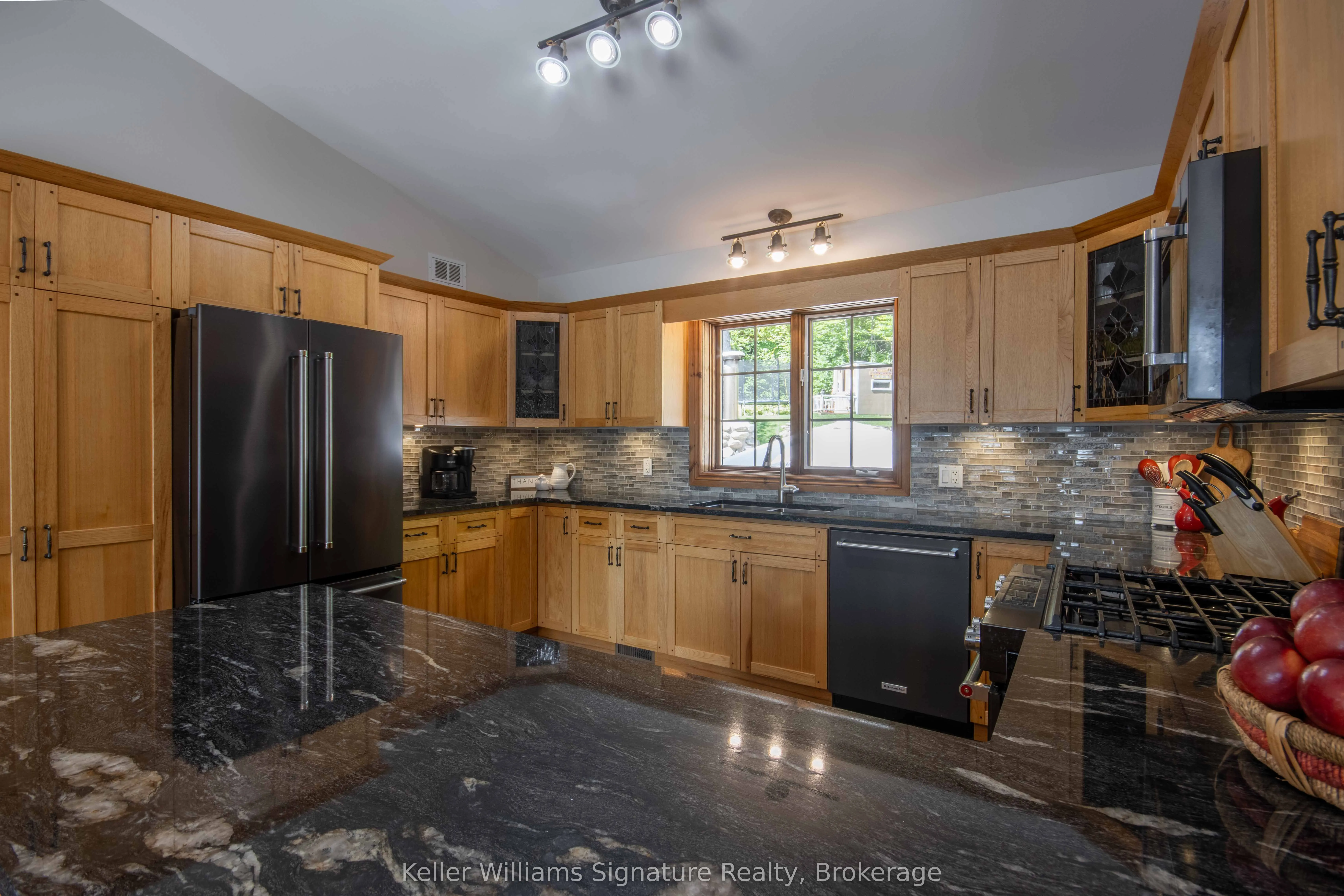 165 LAKESHORE Drive