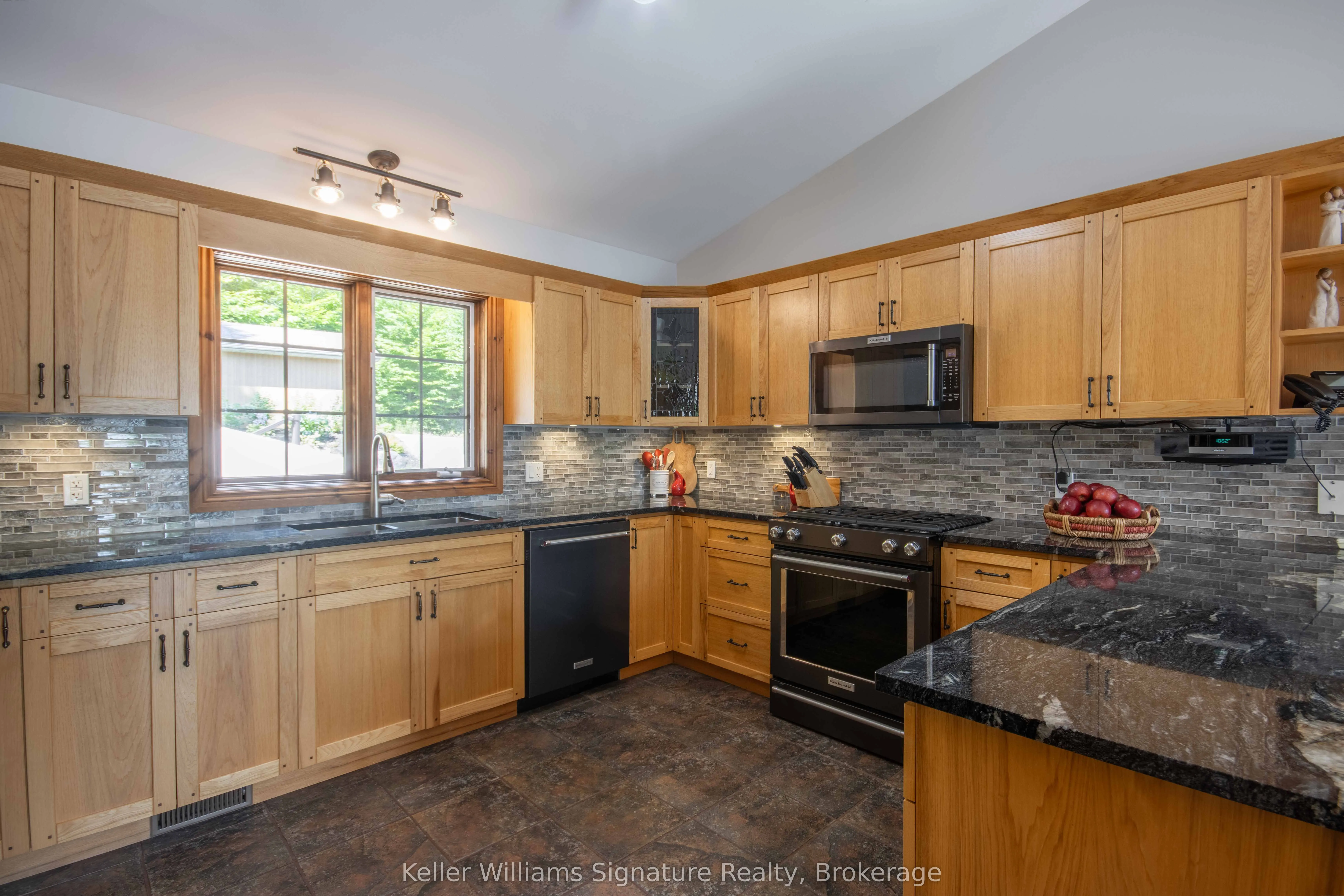 165 LAKESHORE Drive