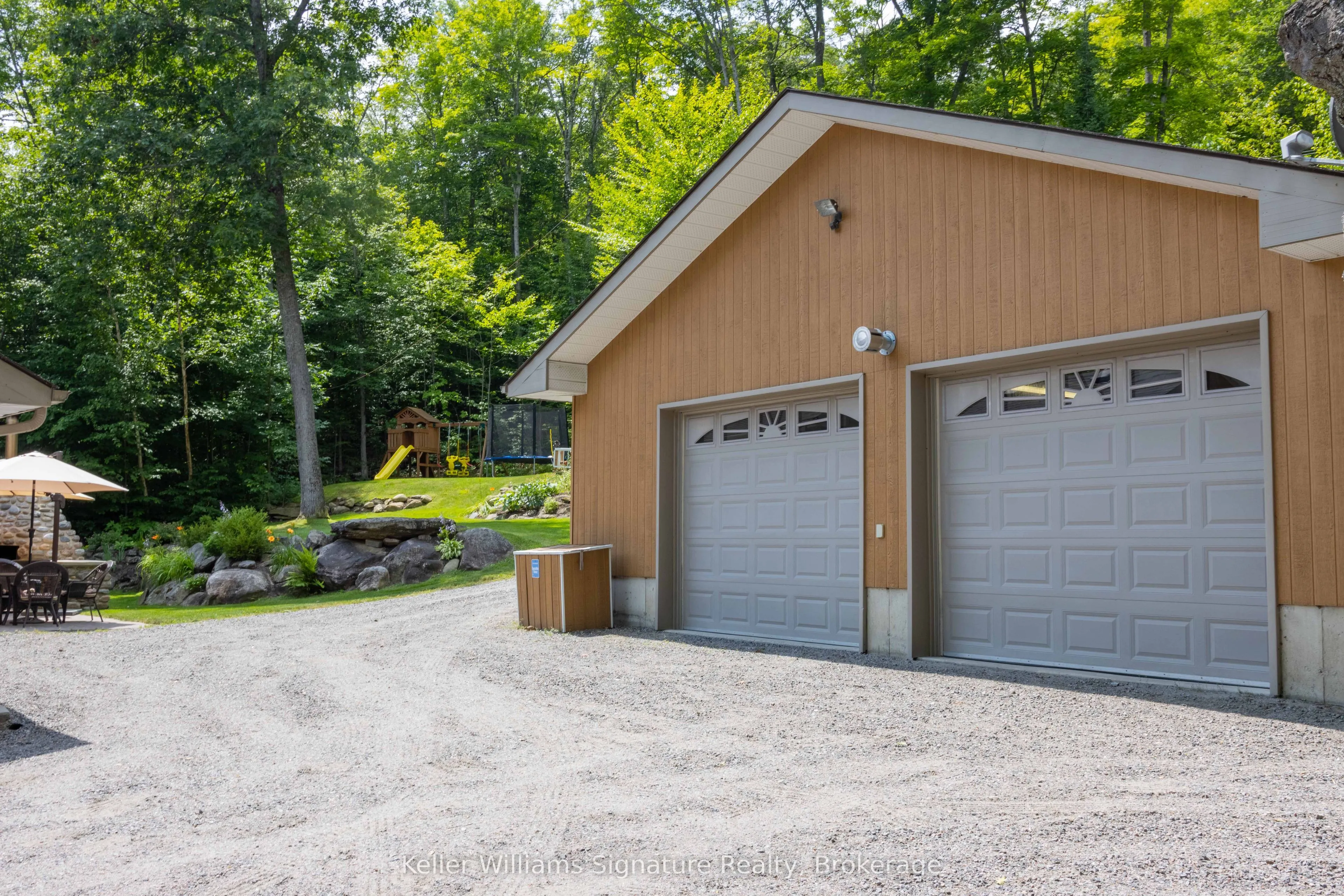 165 LAKESHORE Drive