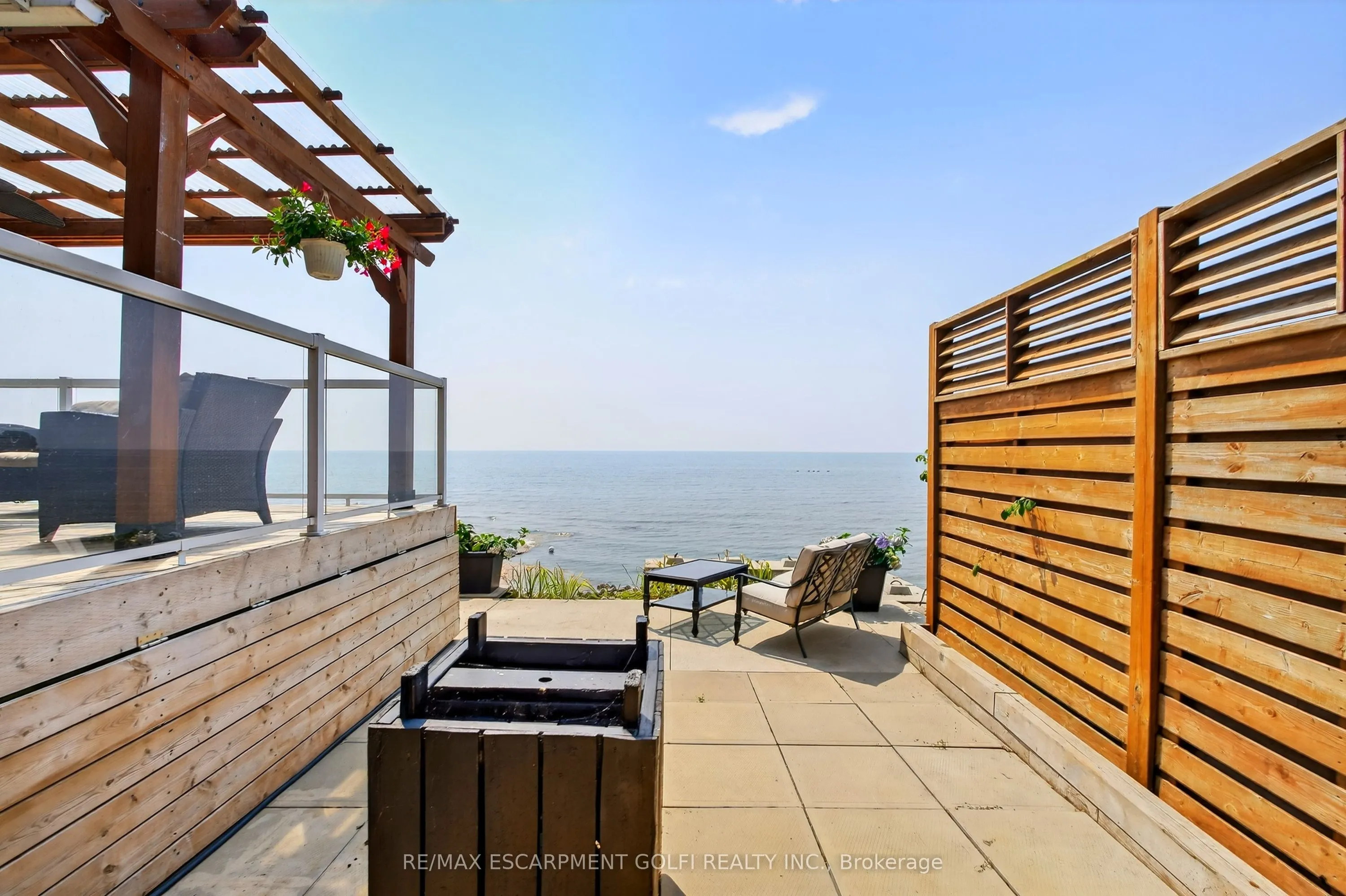1238 Lakeshore Road