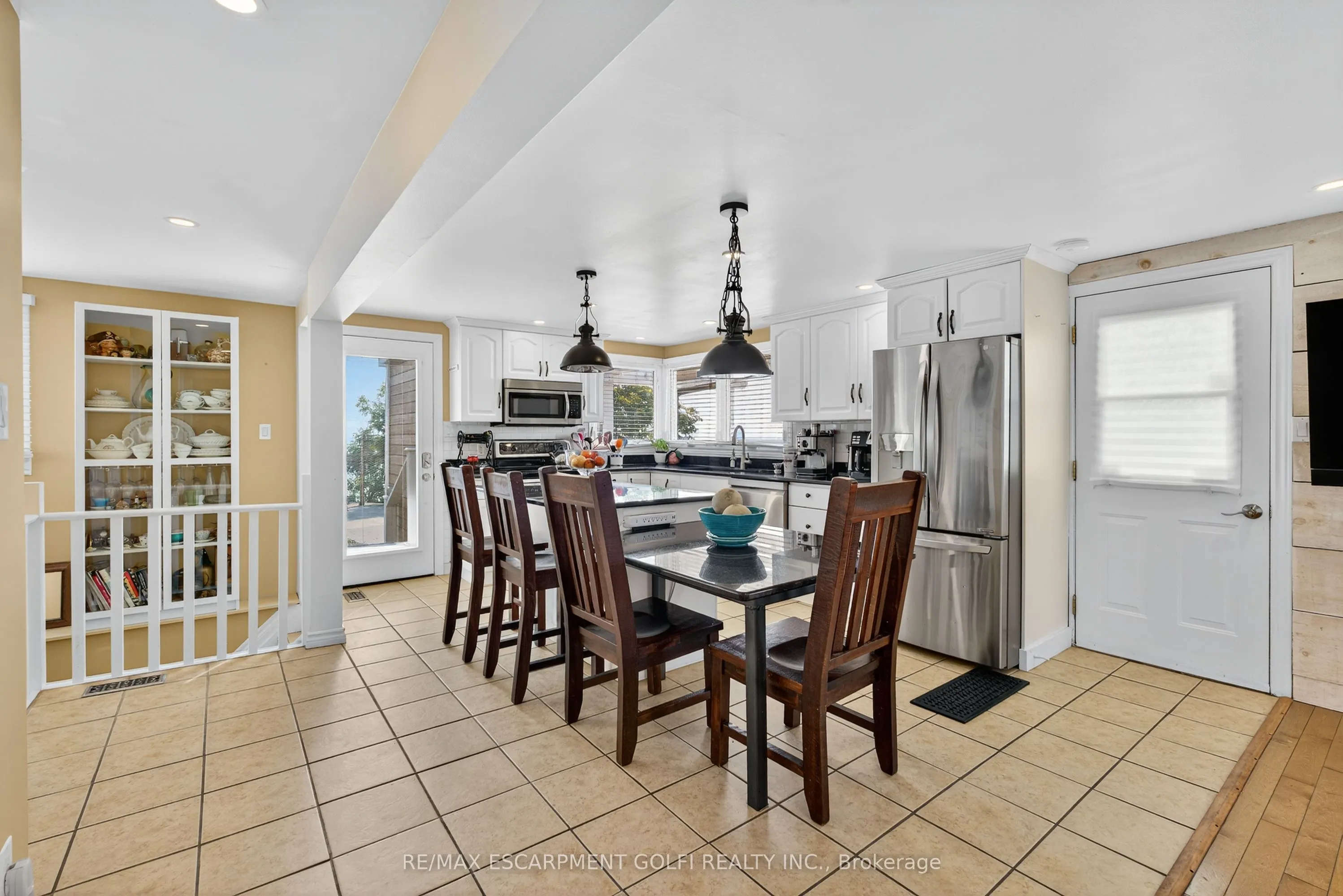 1238 Lakeshore Road