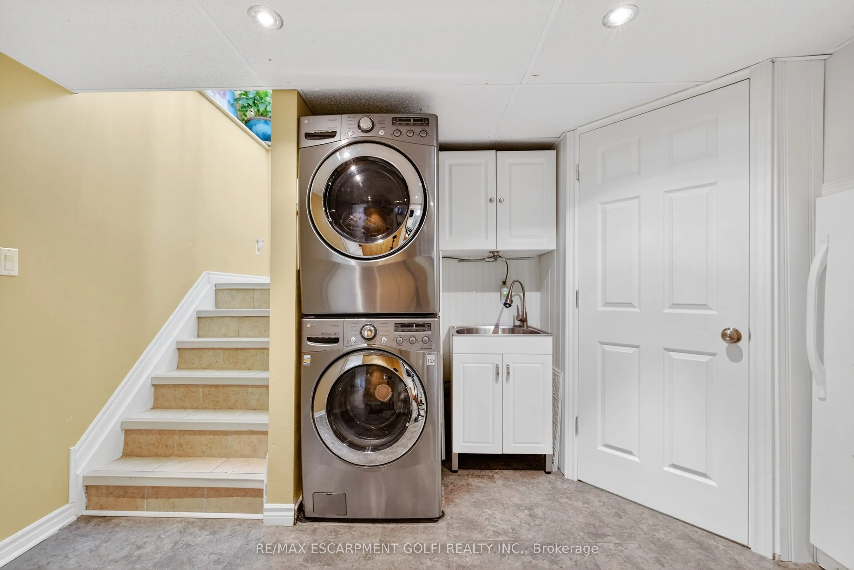 1238 Lakeshore Road