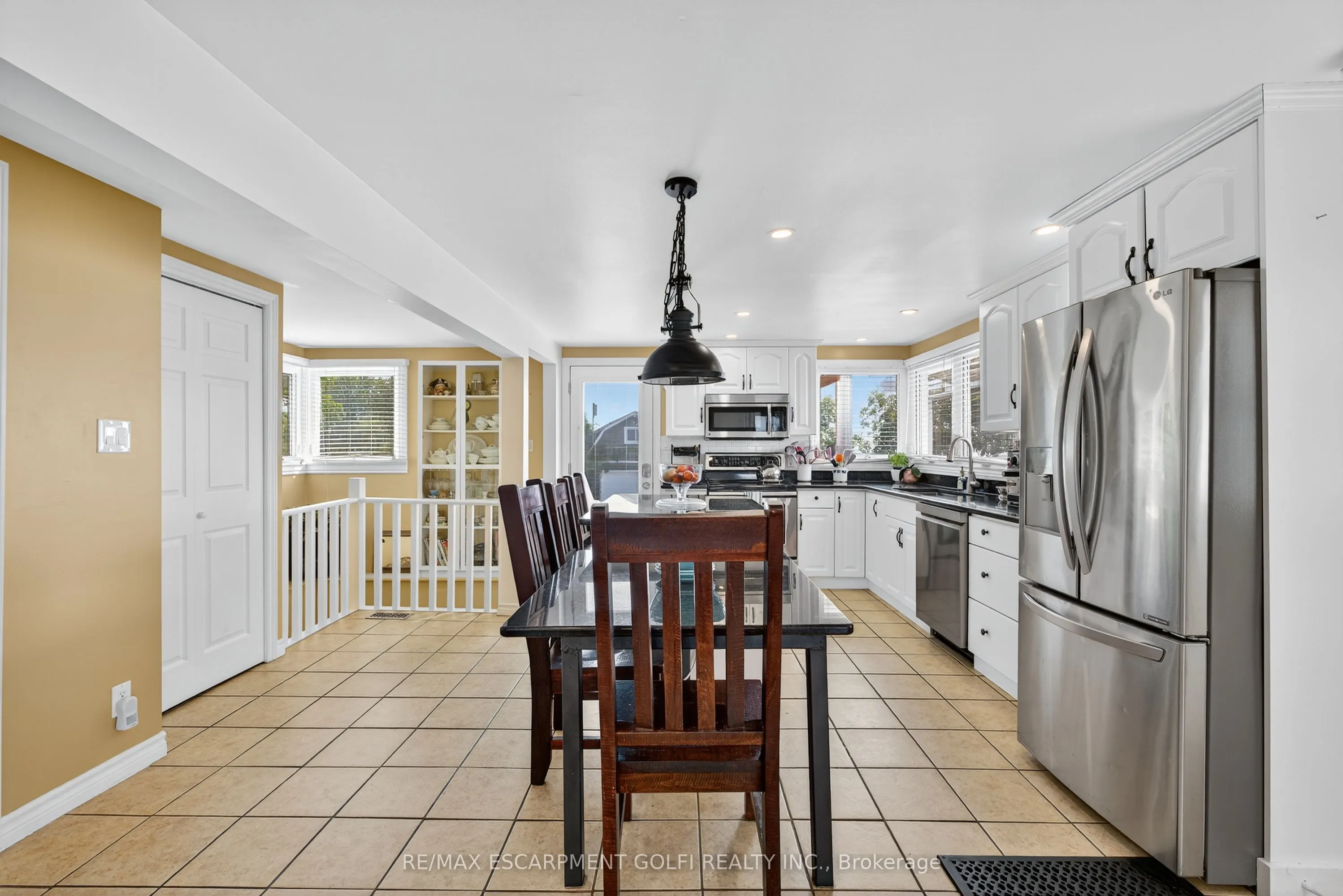 1238 Lakeshore Road