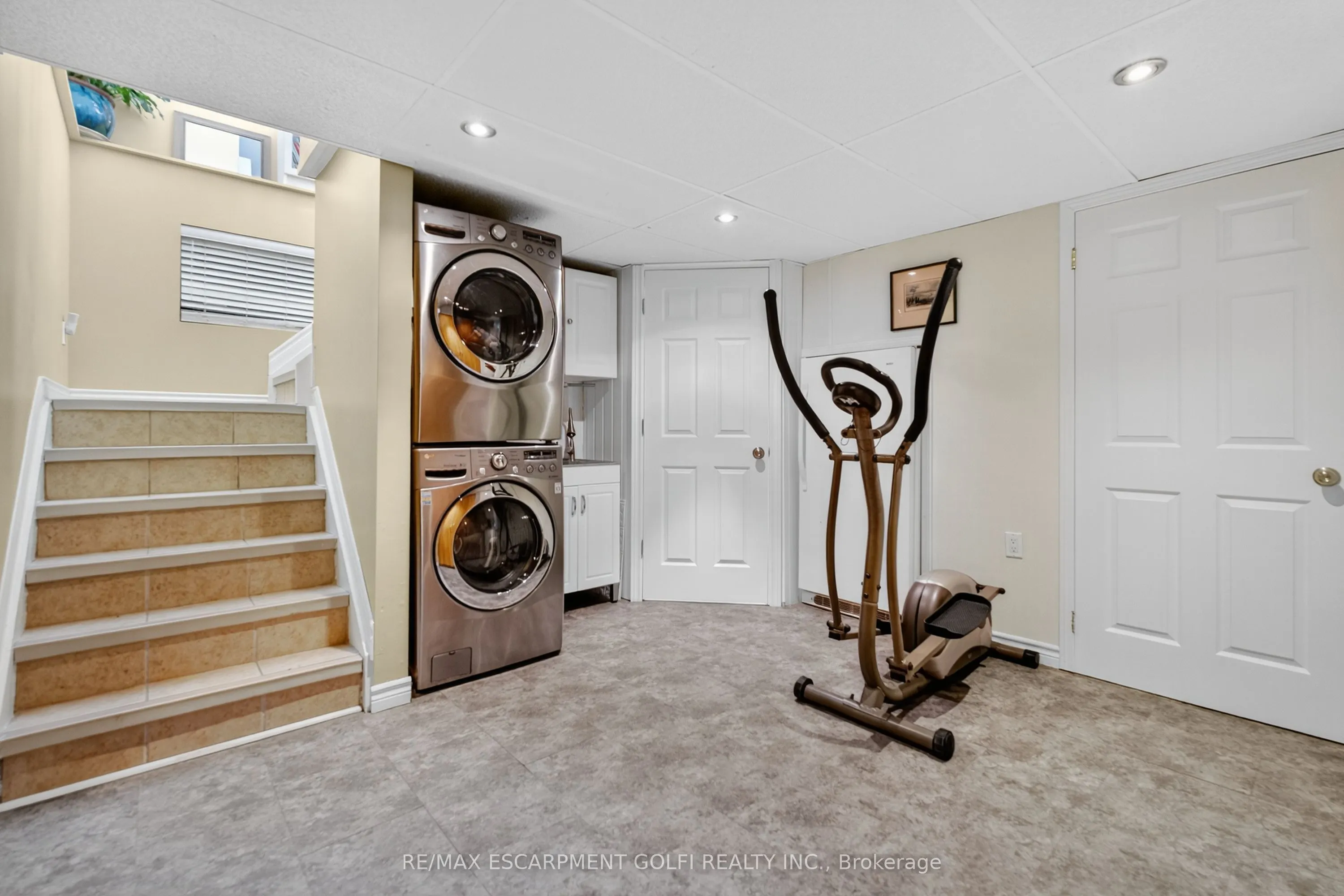 1238 Lakeshore Road