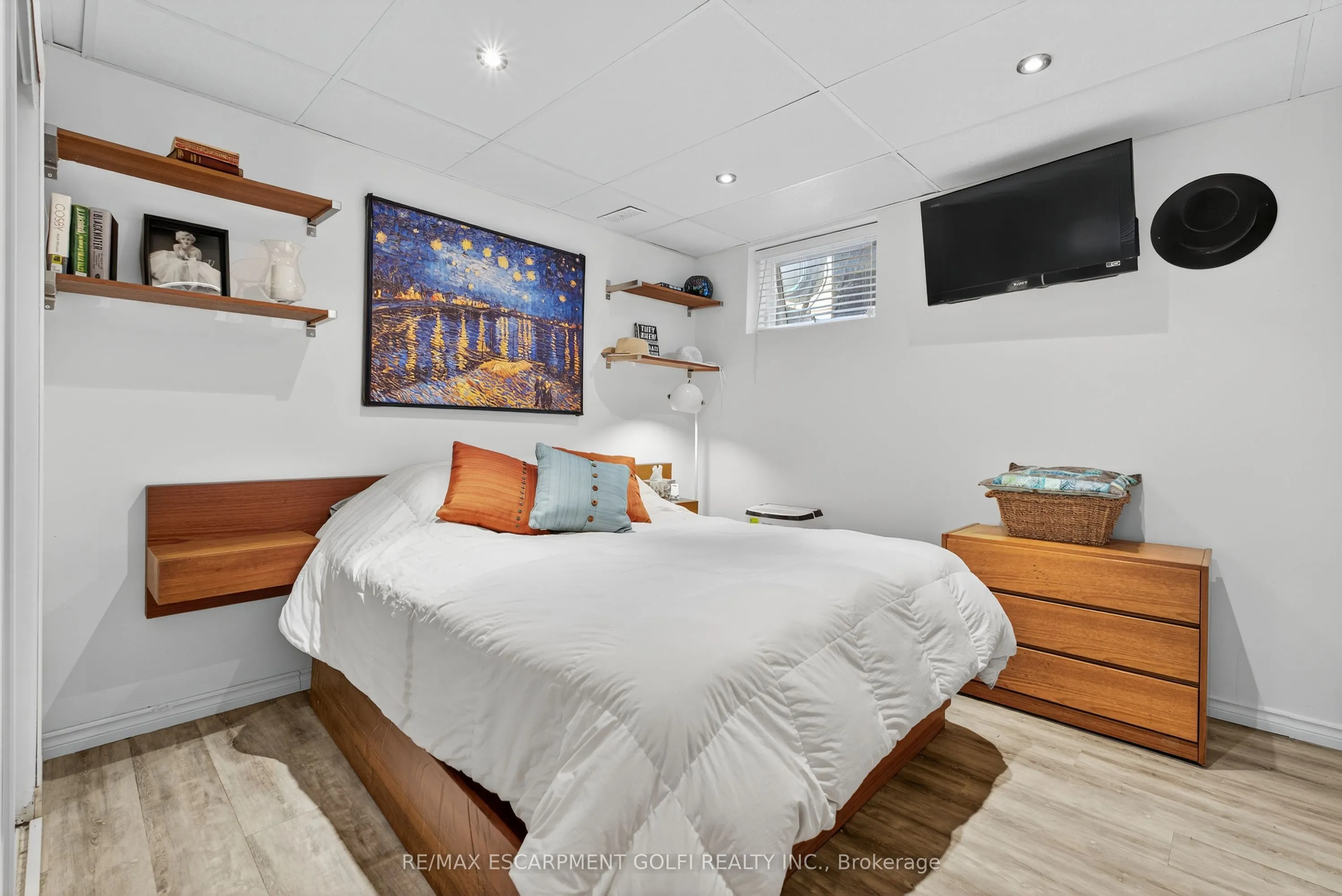 1238 Lakeshore Road