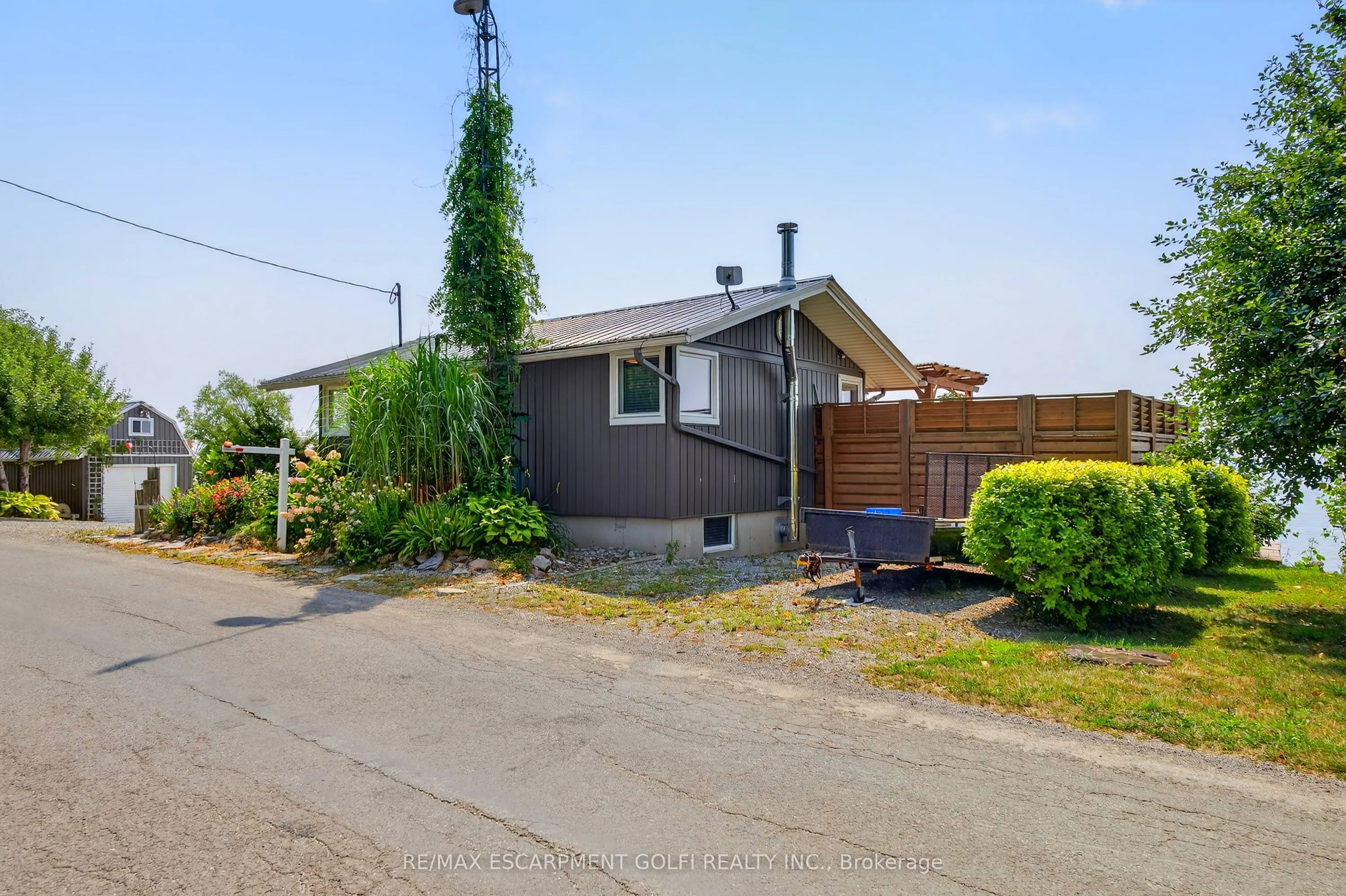 1238 Lakeshore Road