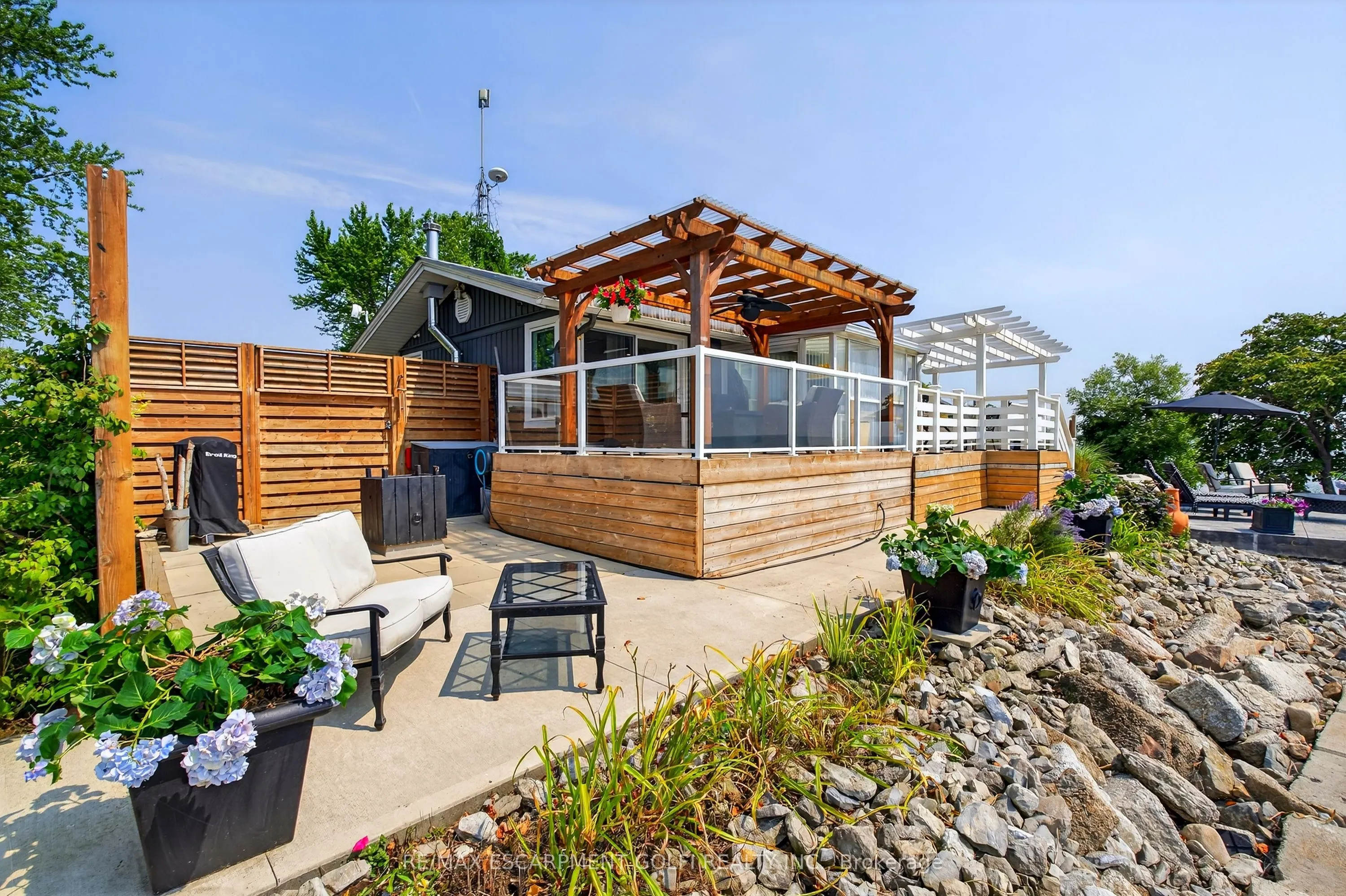 1238 Lakeshore Road