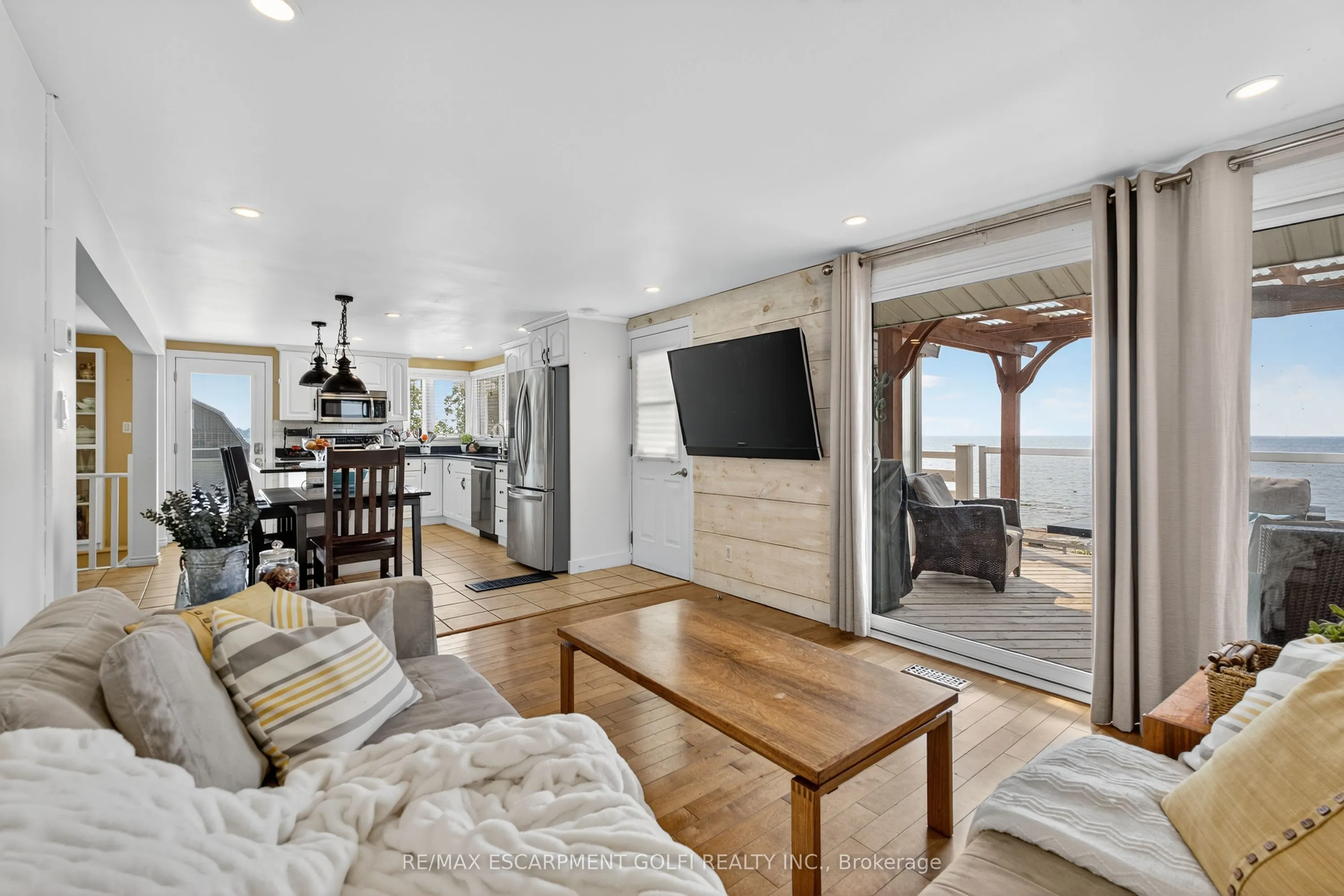 1238 Lakeshore Road