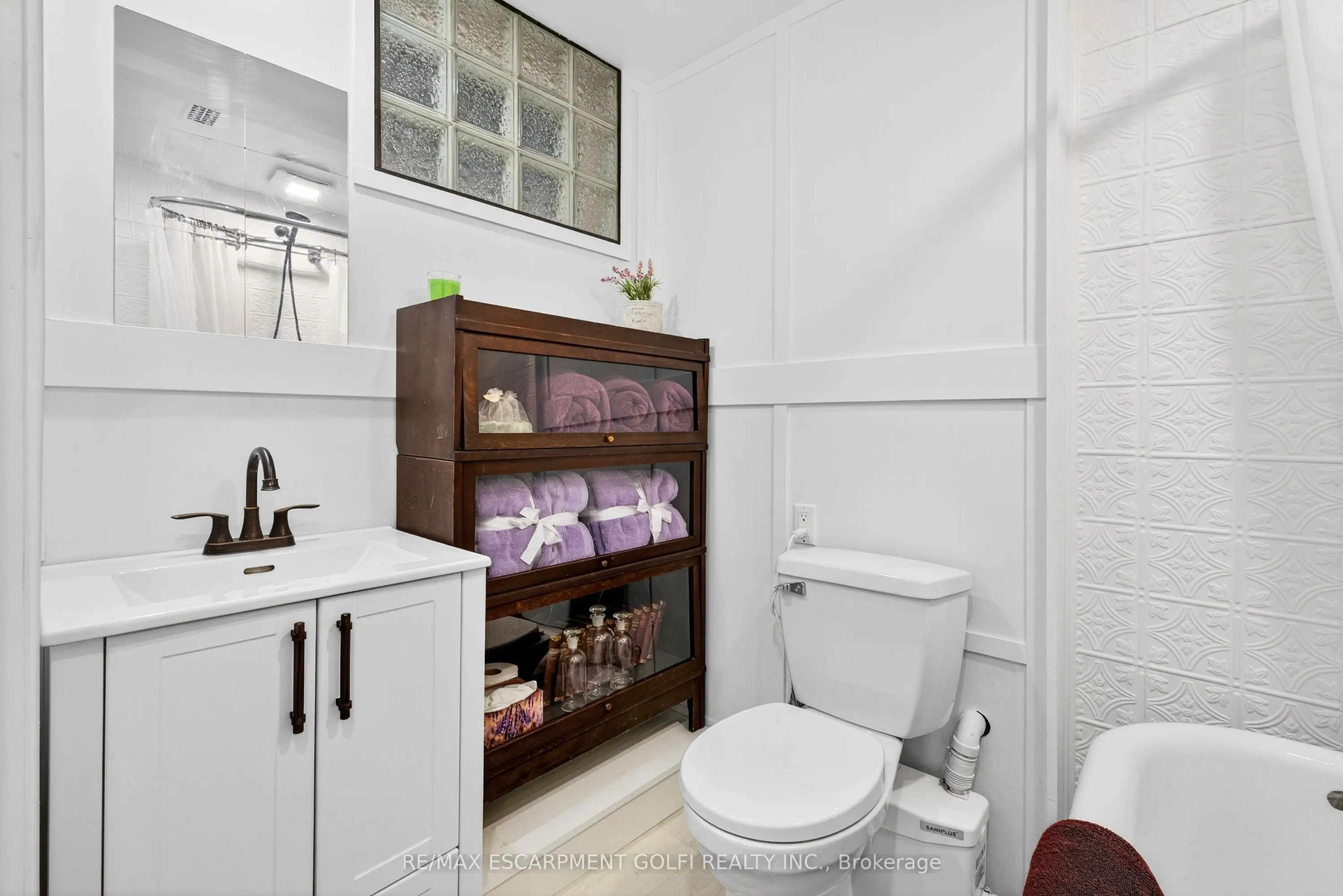 1238 Lakeshore Road