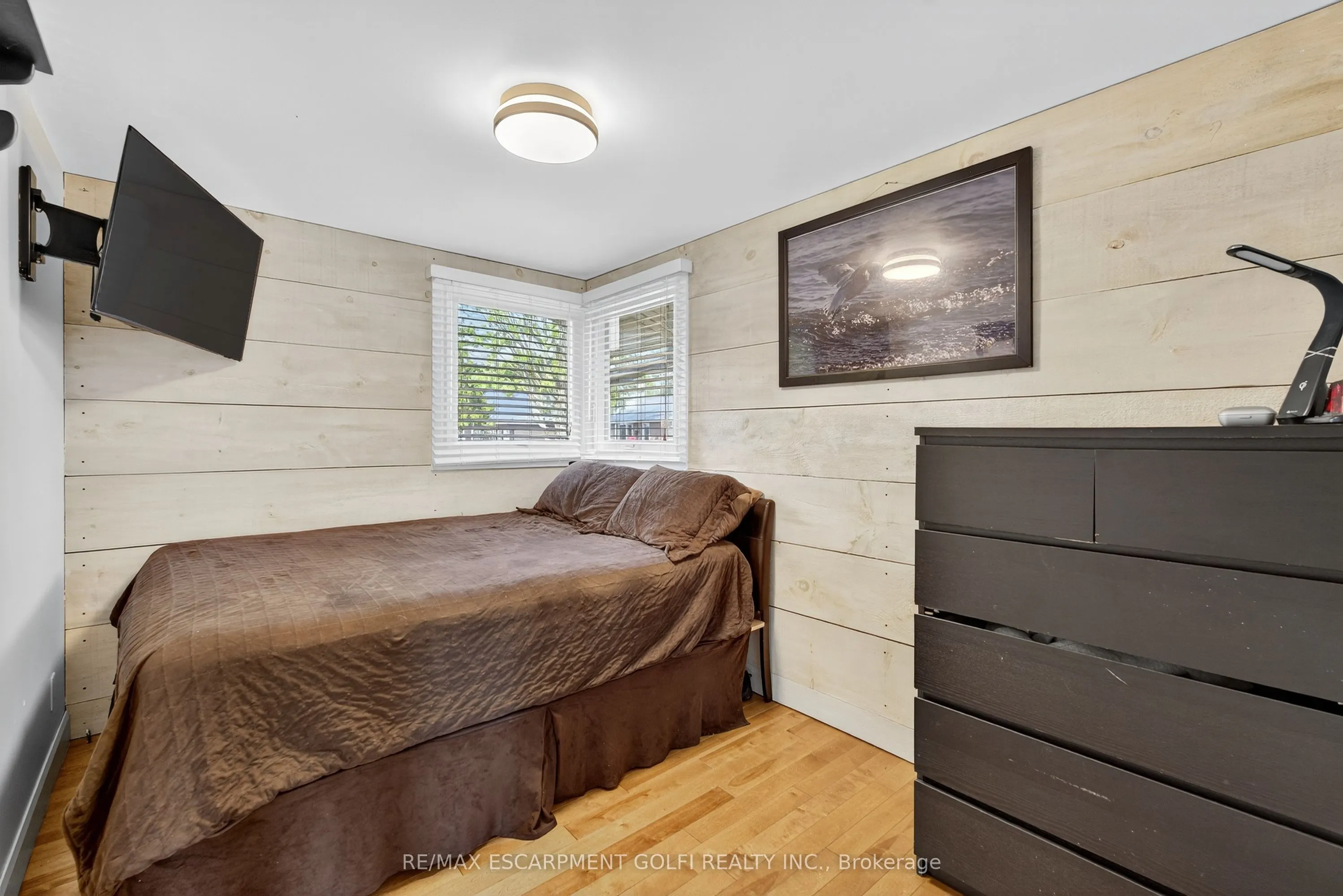 1238 Lakeshore Road