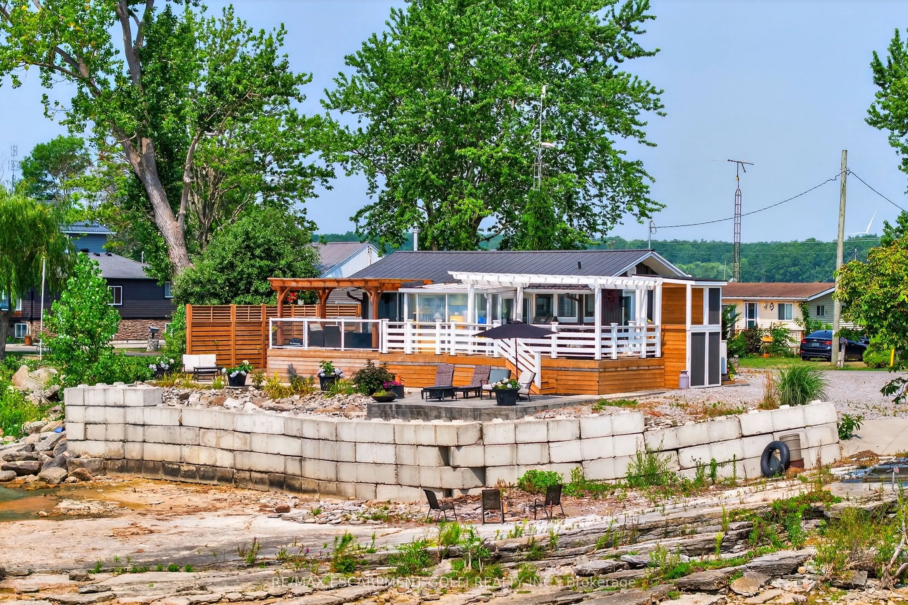 1238 Lakeshore Road