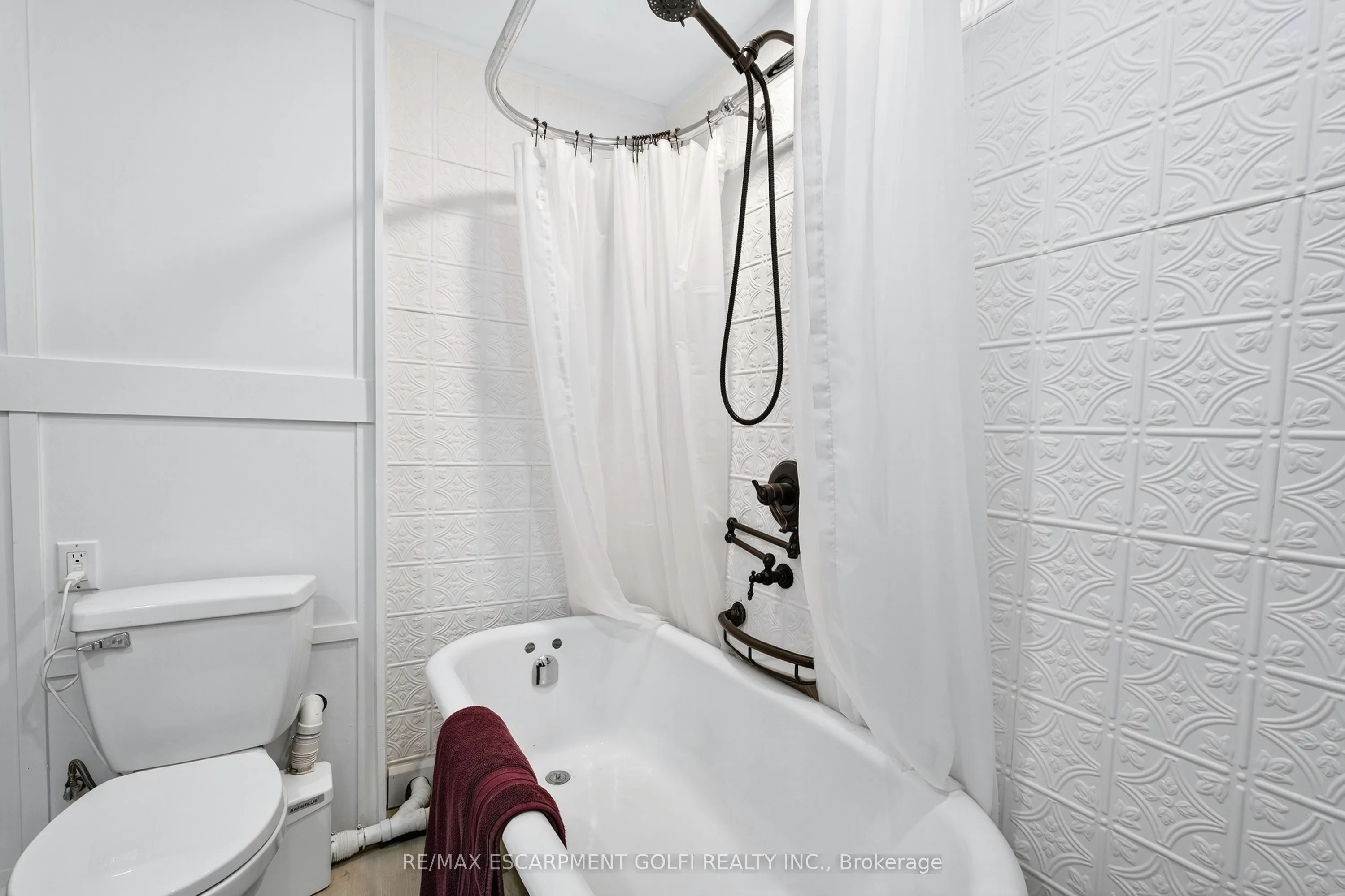 1238 Lakeshore Road