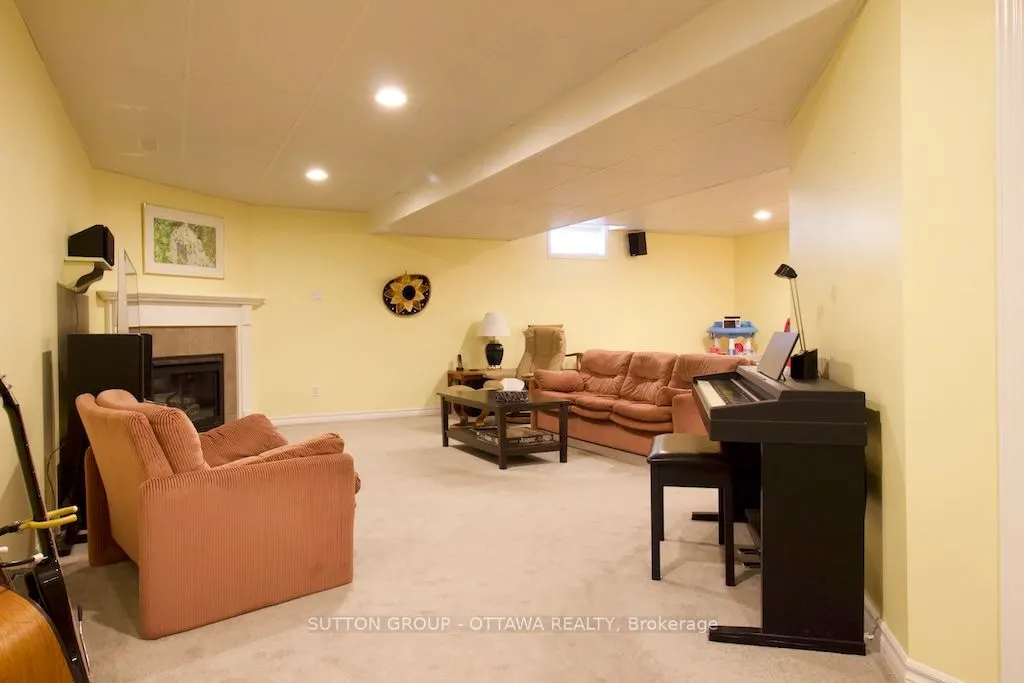 18 Sirocco Crescent