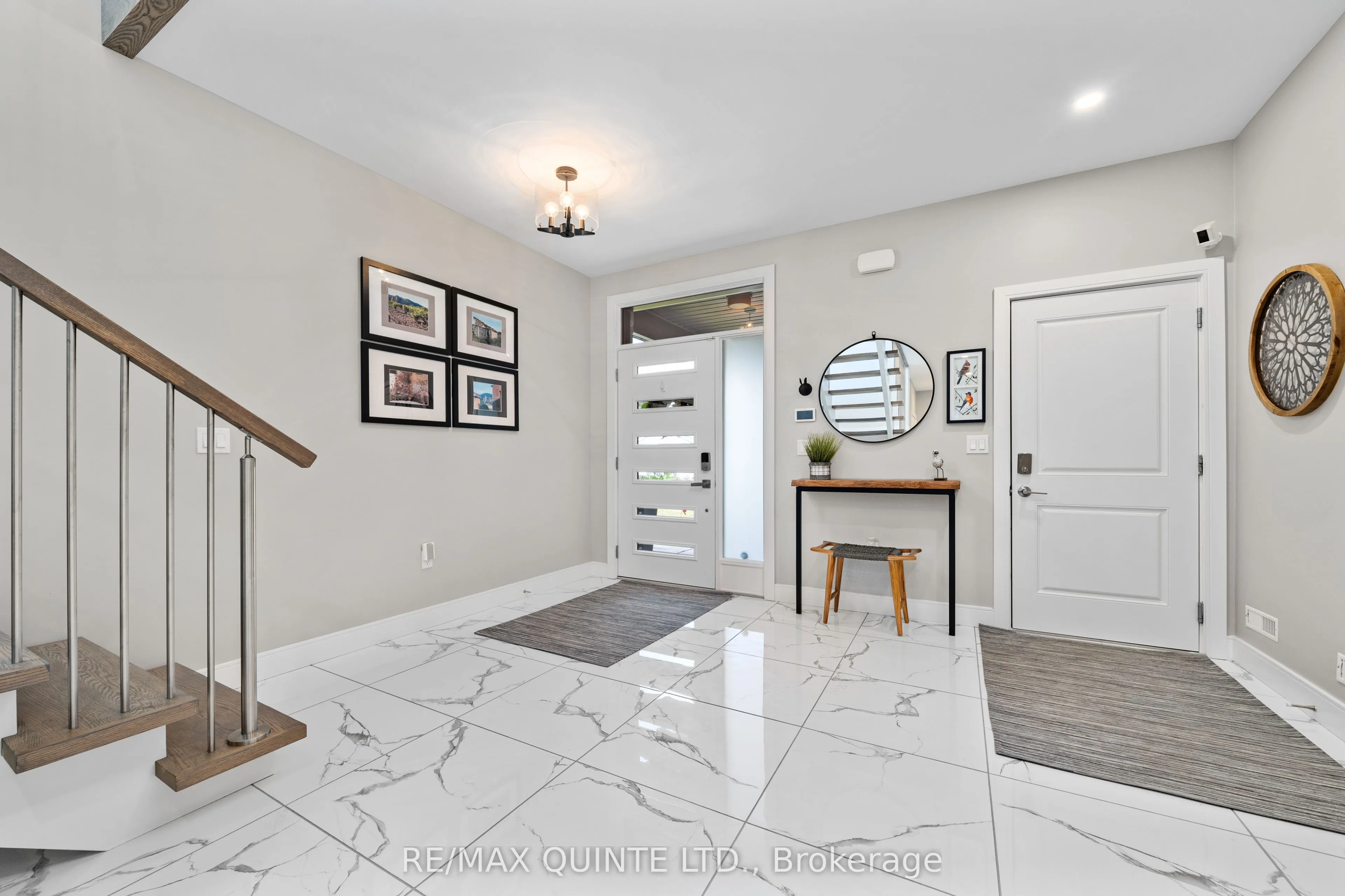 40 John Street S