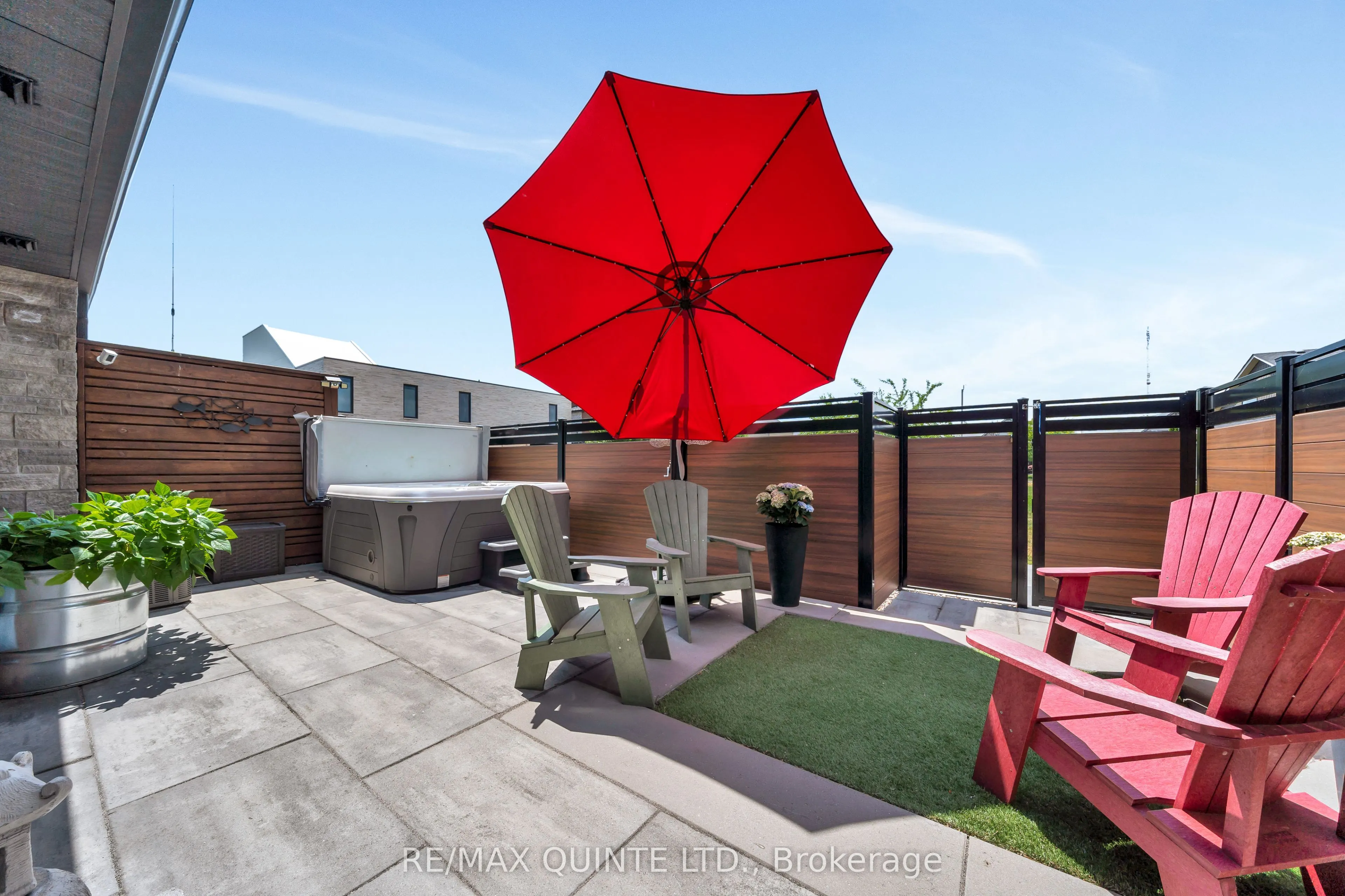 40 John Street S