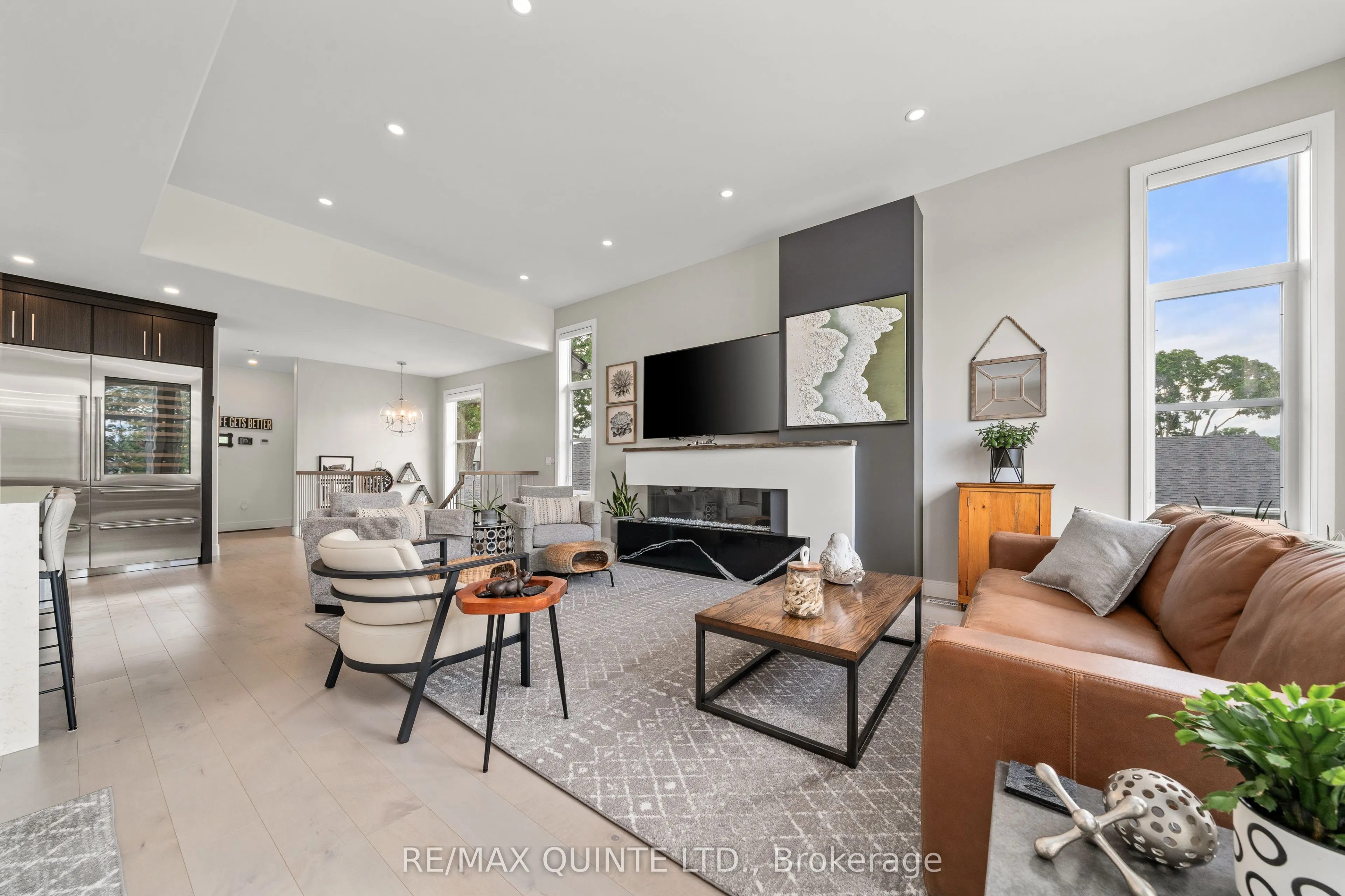 40 John Street S