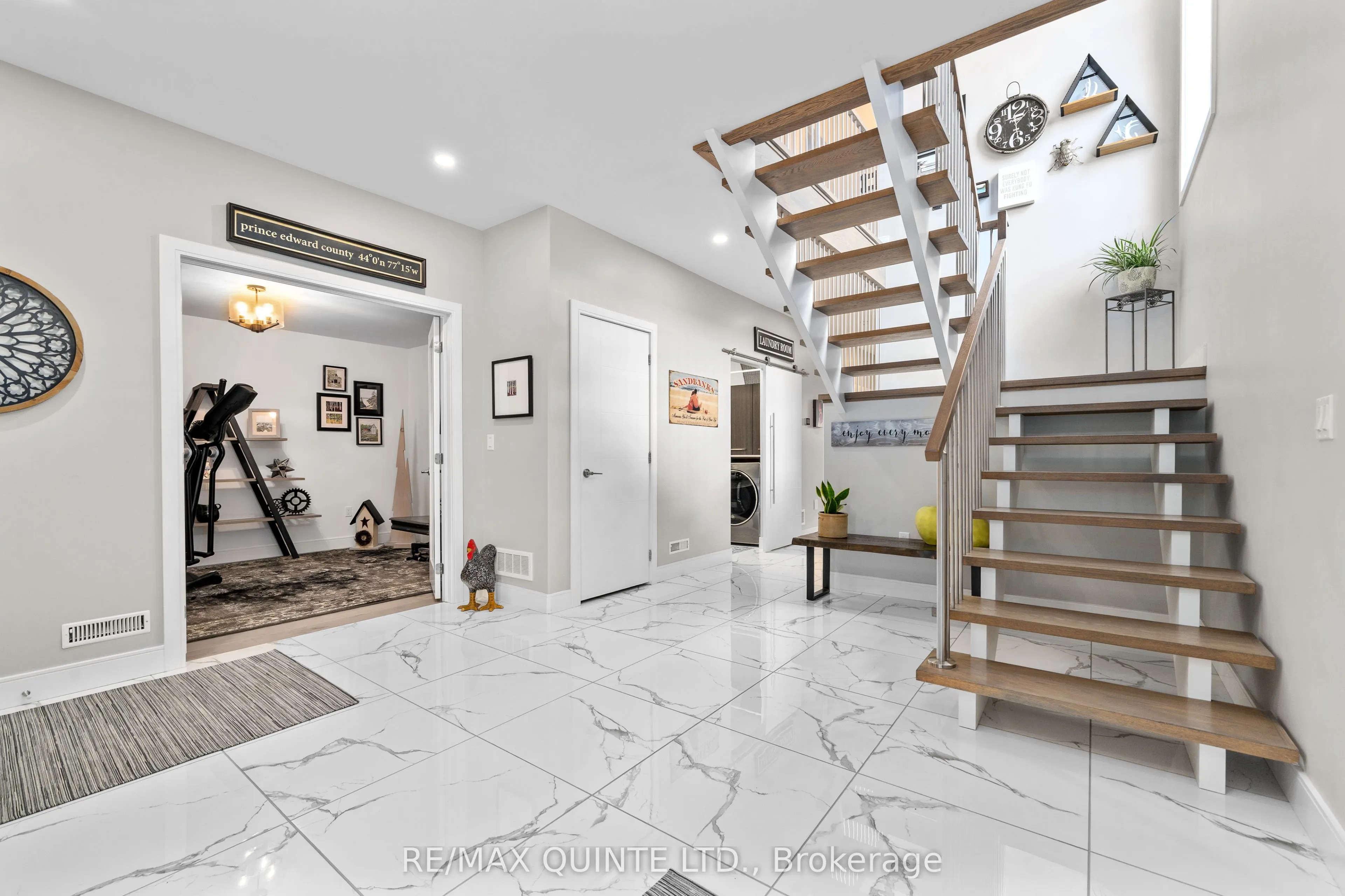 40 John Street S