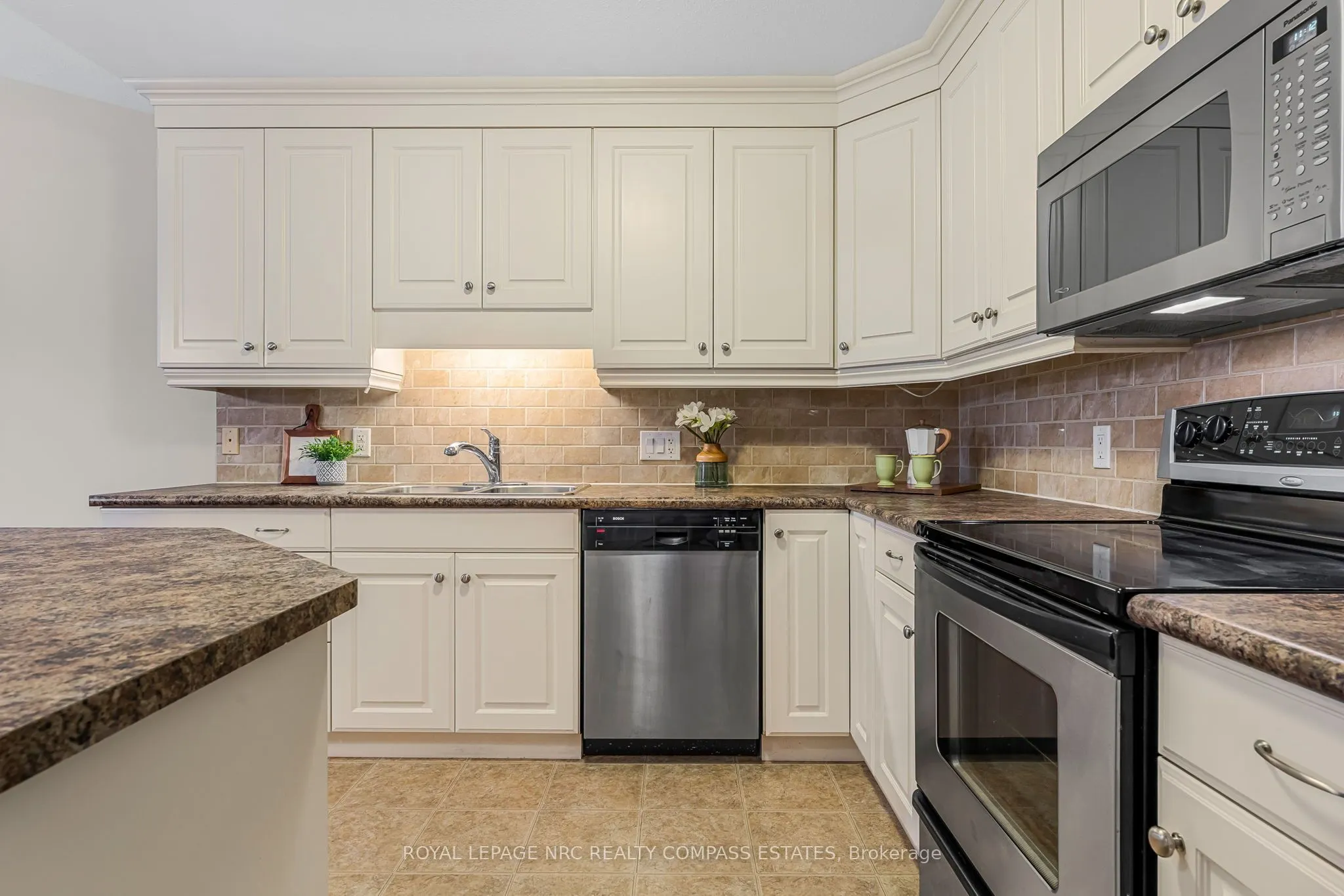 605 Welland Avenue, #48