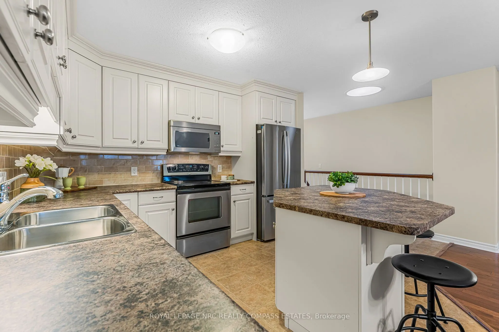 605 Welland Avenue, #48