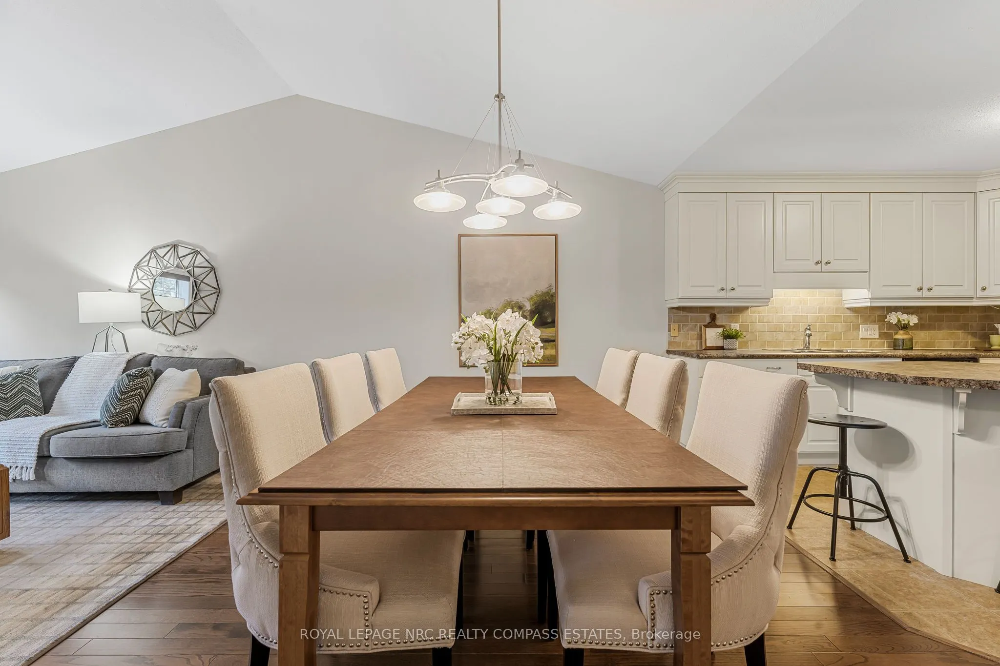 605 Welland Avenue, #48