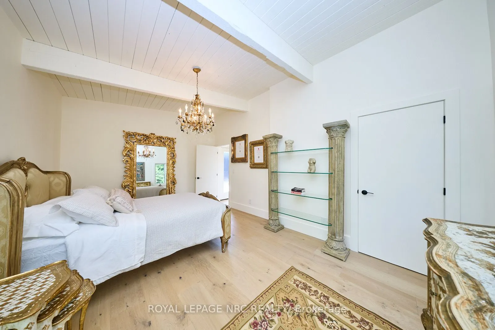 1904 MacDonald Drive