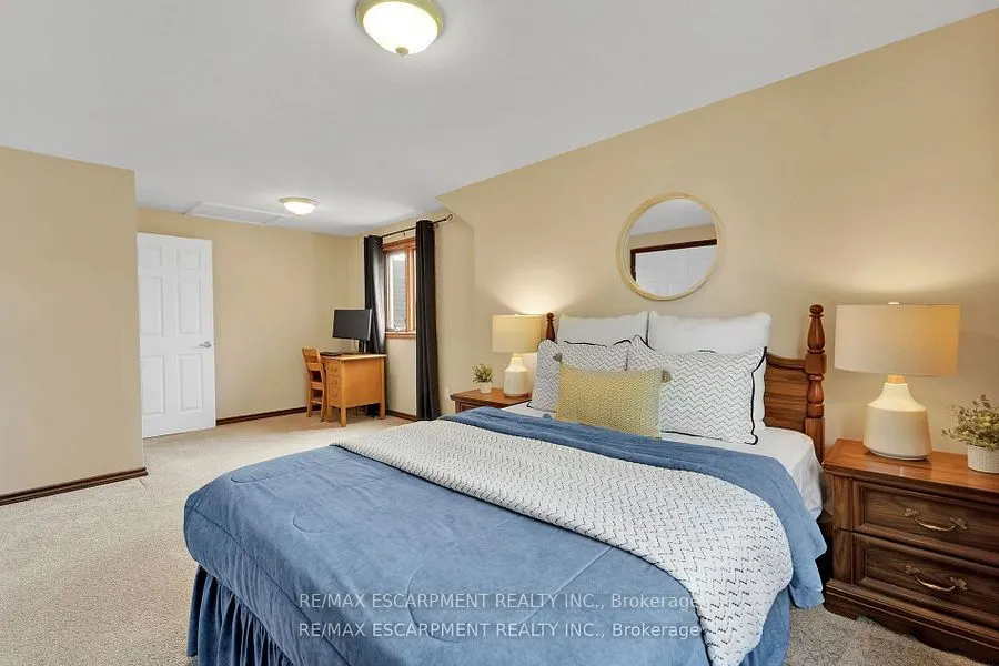 35 Haldimand Road 17