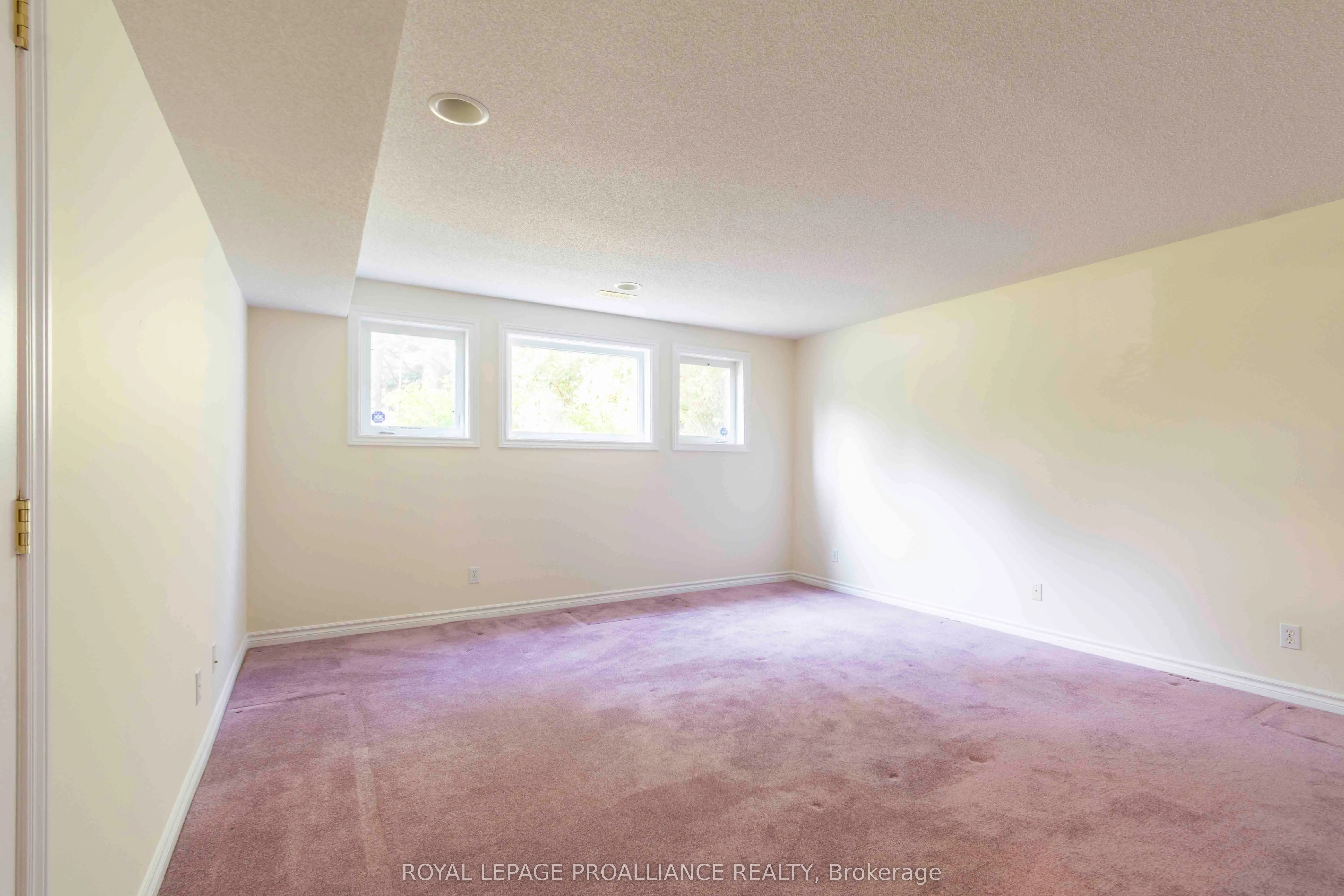 34 Edgeview Drive