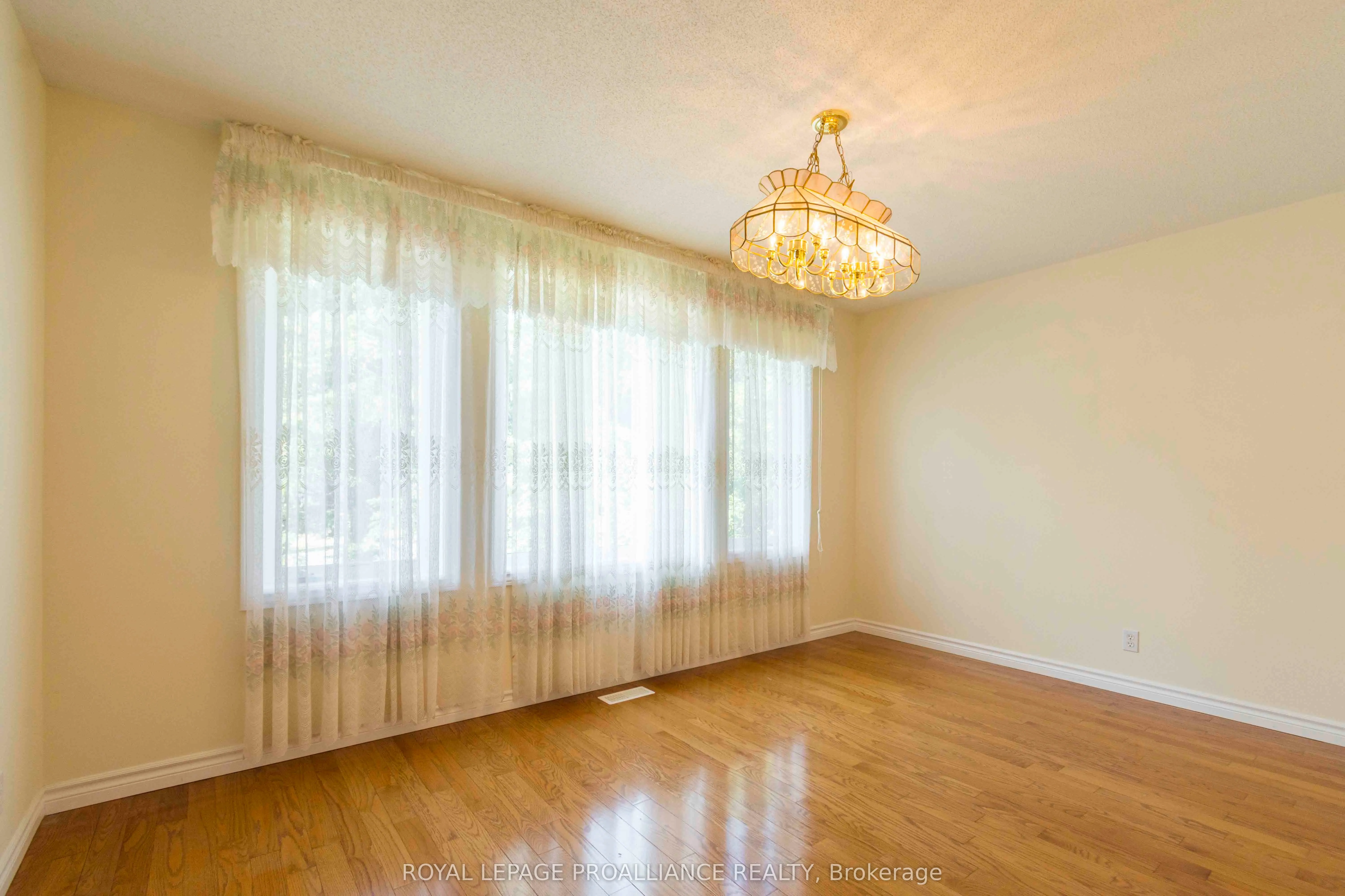 34 Edgeview Drive