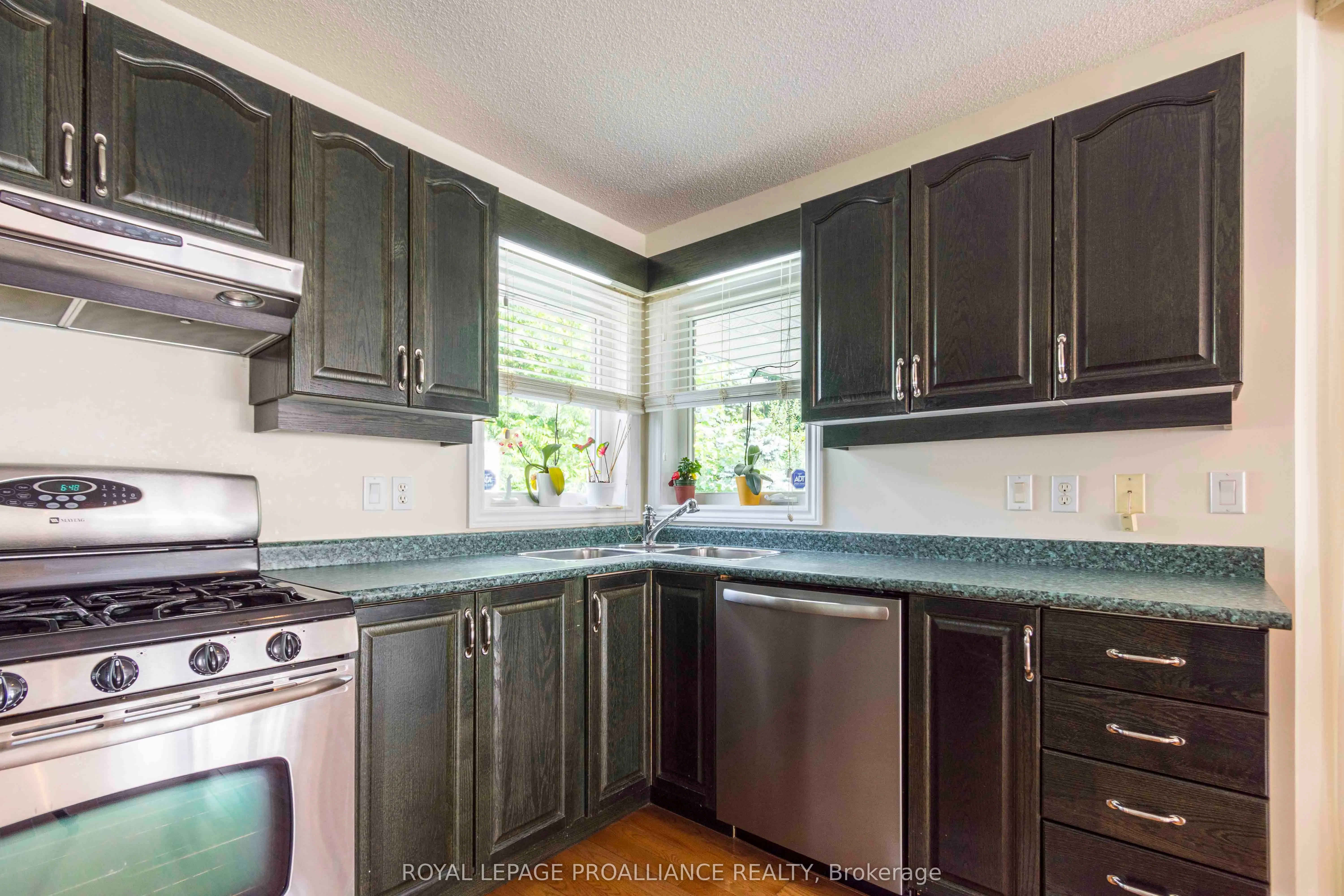 34 Edgeview Drive