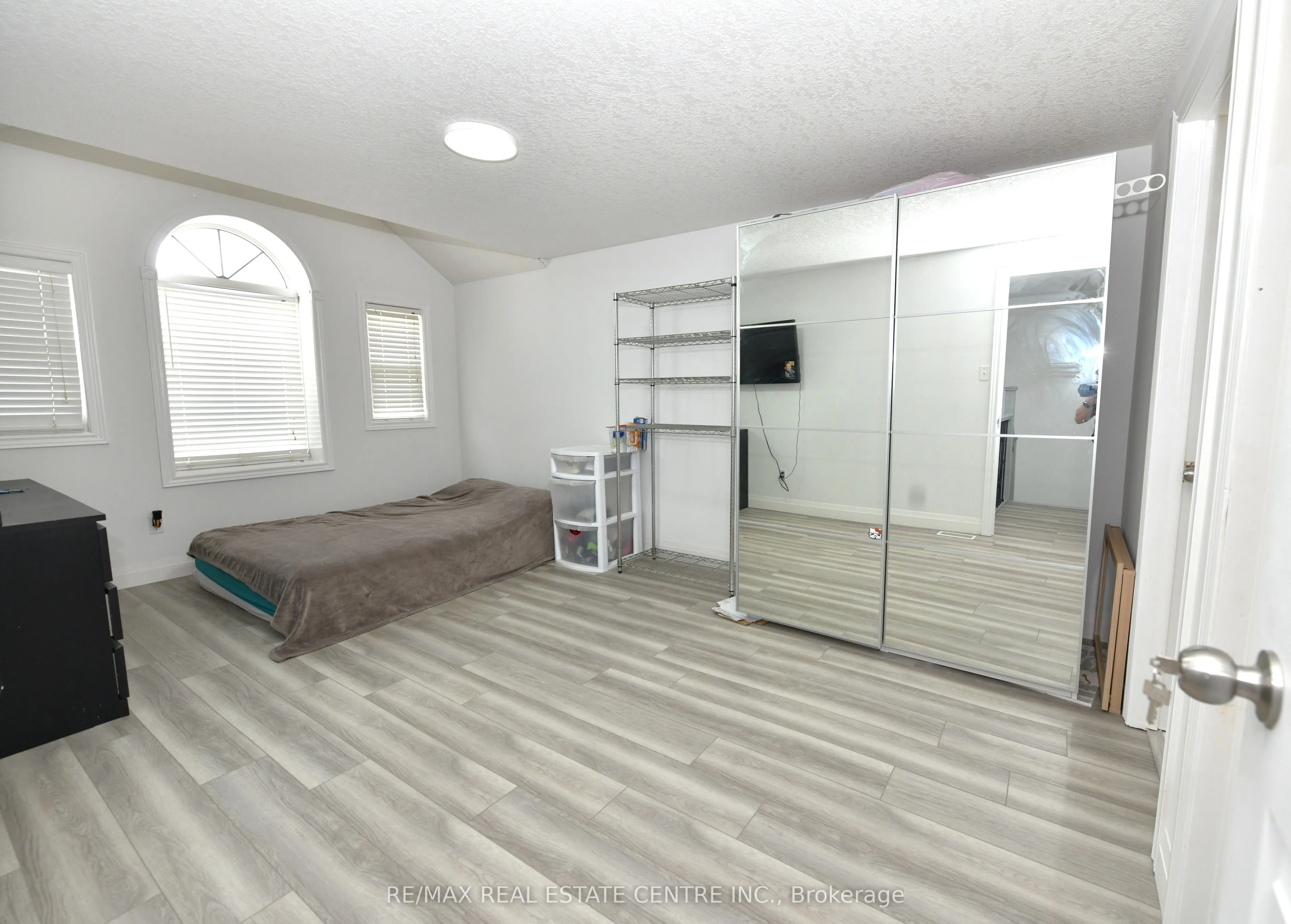 260 Bridlewreath Street