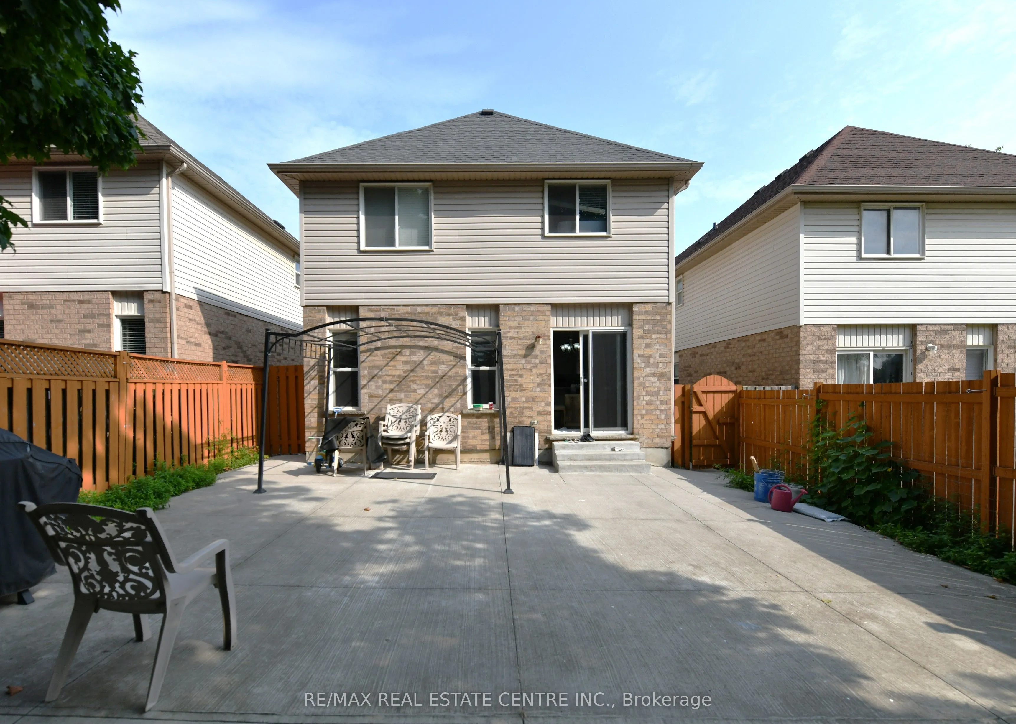 260 Bridlewreath Street