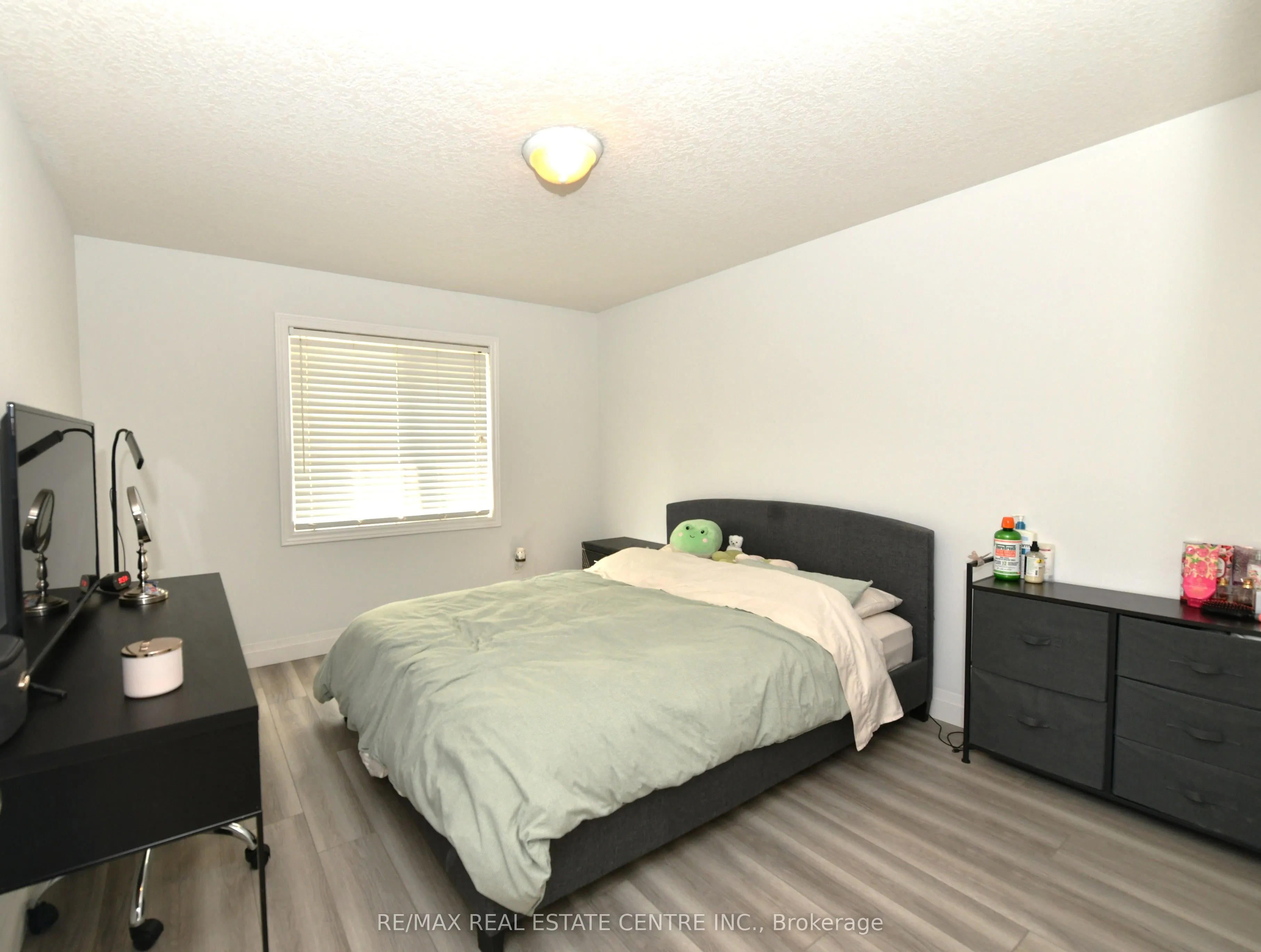 260 Bridlewreath Street