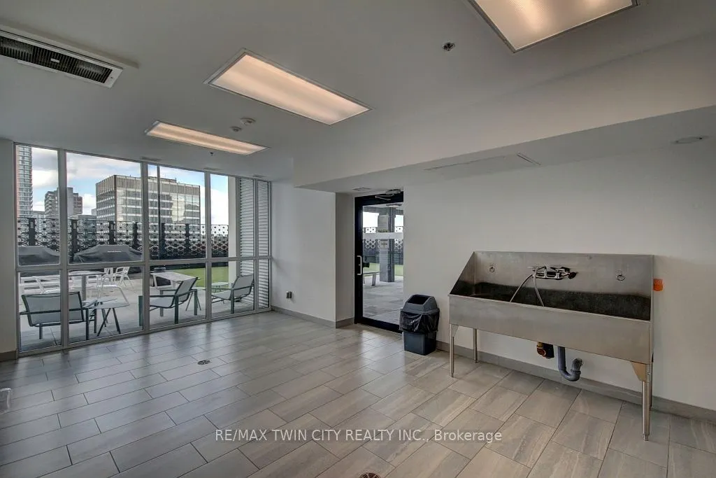 60 Charles Street W, #1805