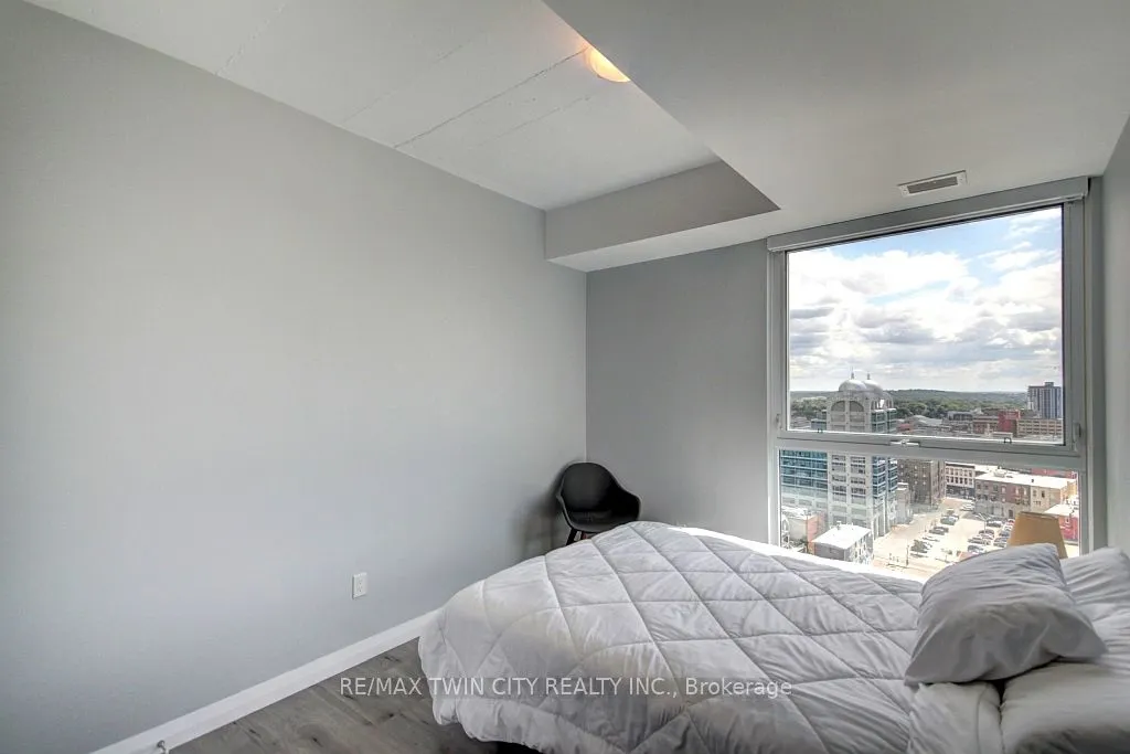60 Charles Street W, #1805