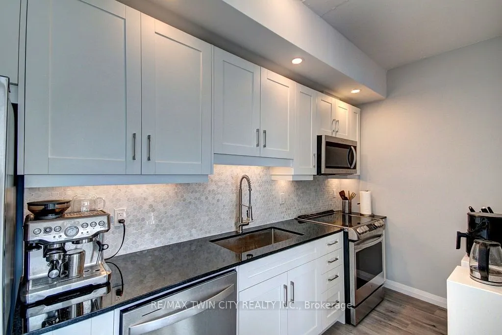 60 Charles Street W, #1805