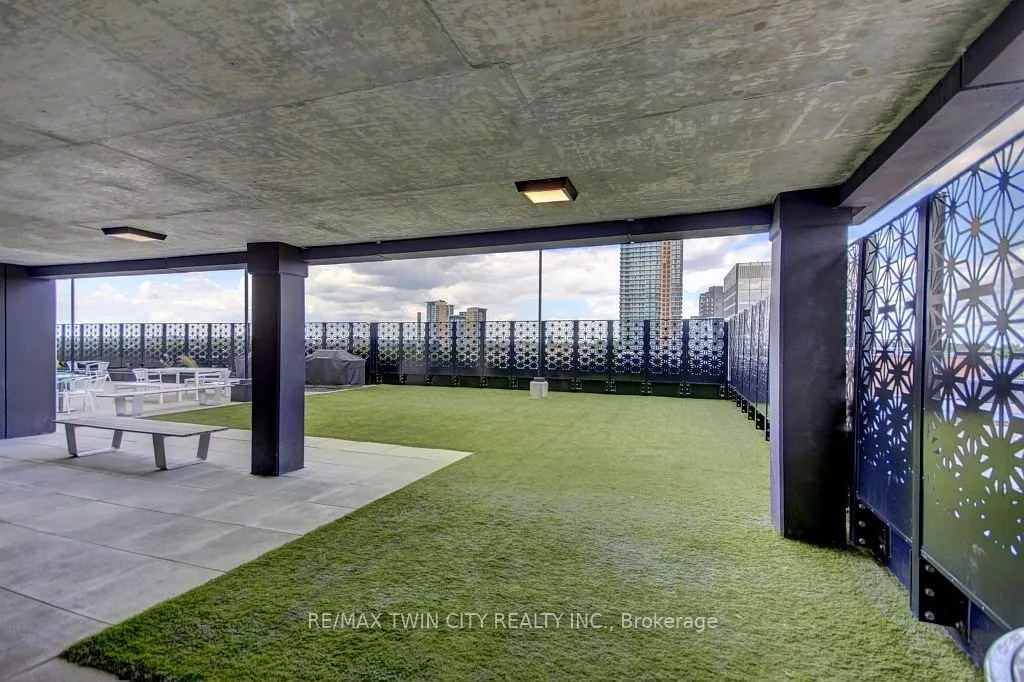 60 Charles Street W, #1805