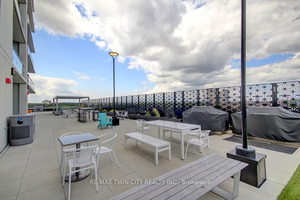 60 Charles Street W, #1805