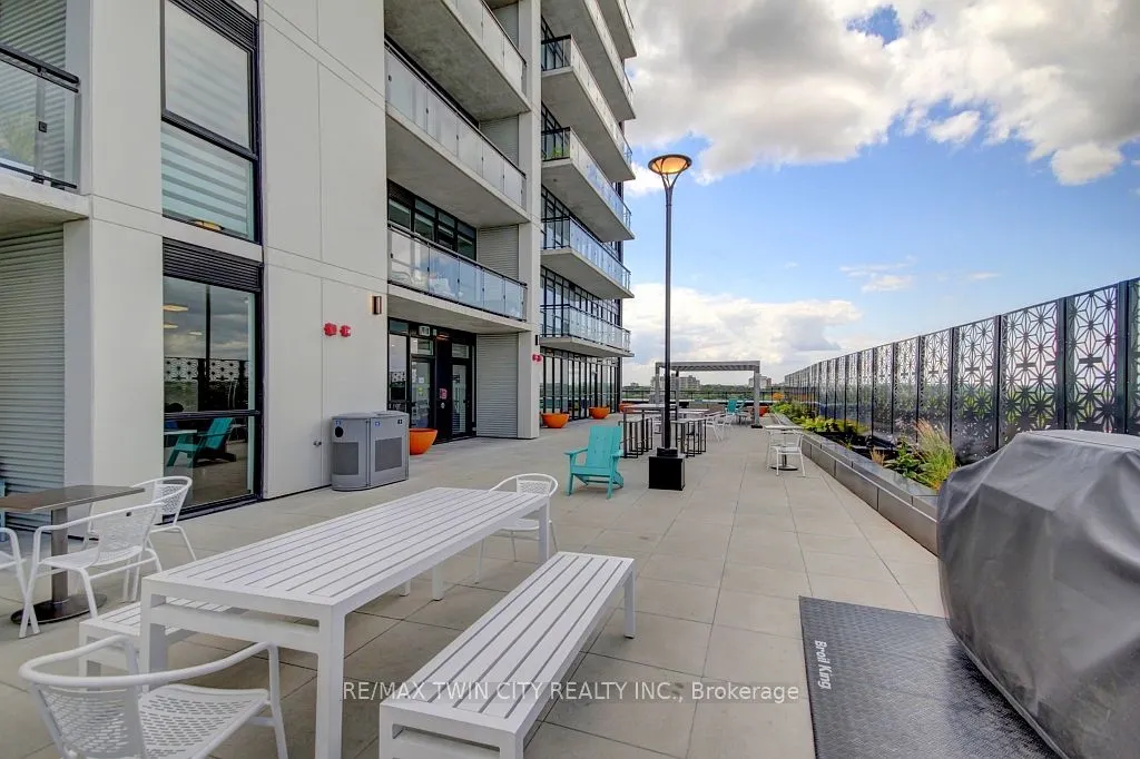 60 Charles Street W, #1805