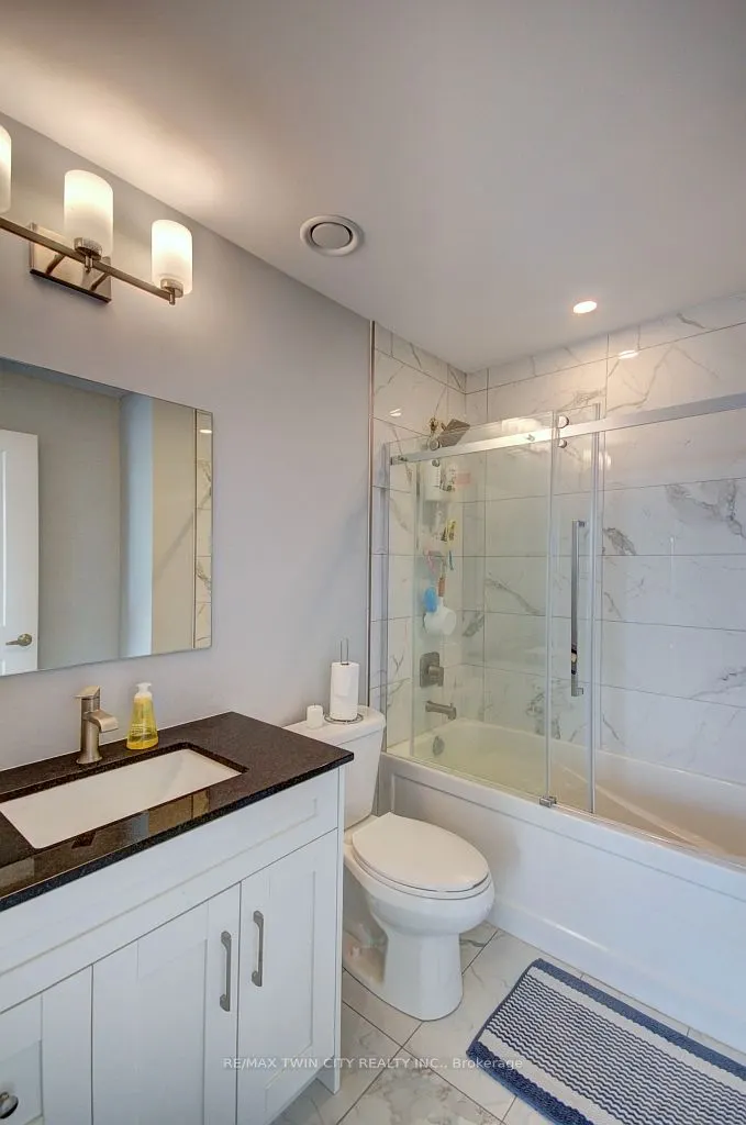 60 Charles Street W, #1805