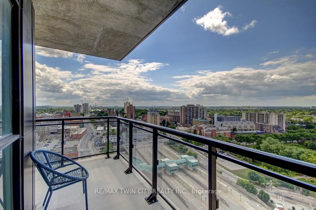 60 Charles Street W, #1805