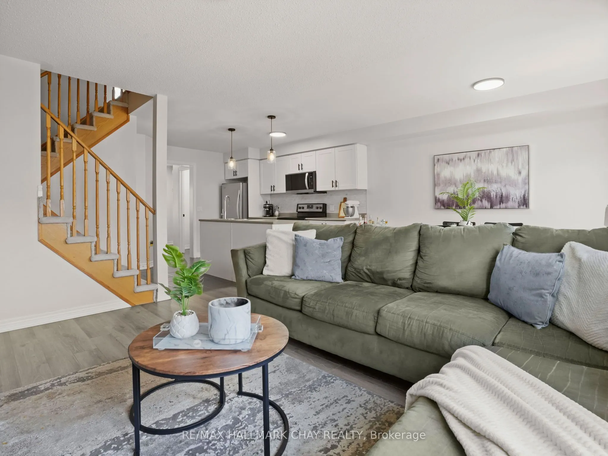 883 Cook Crescent