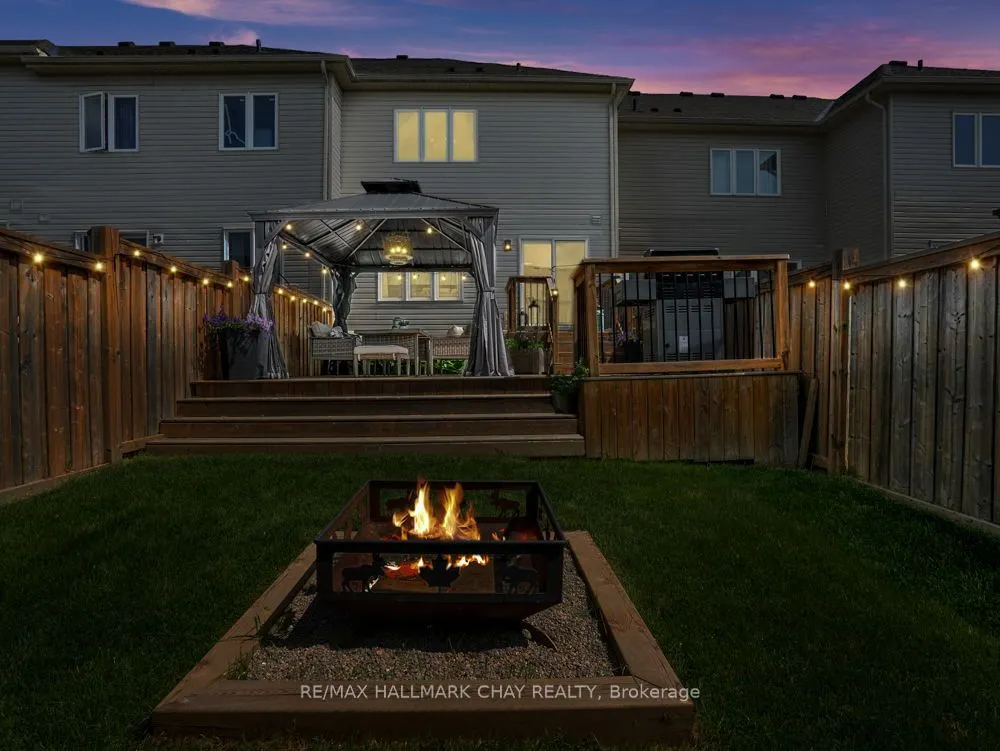 883 Cook Crescent