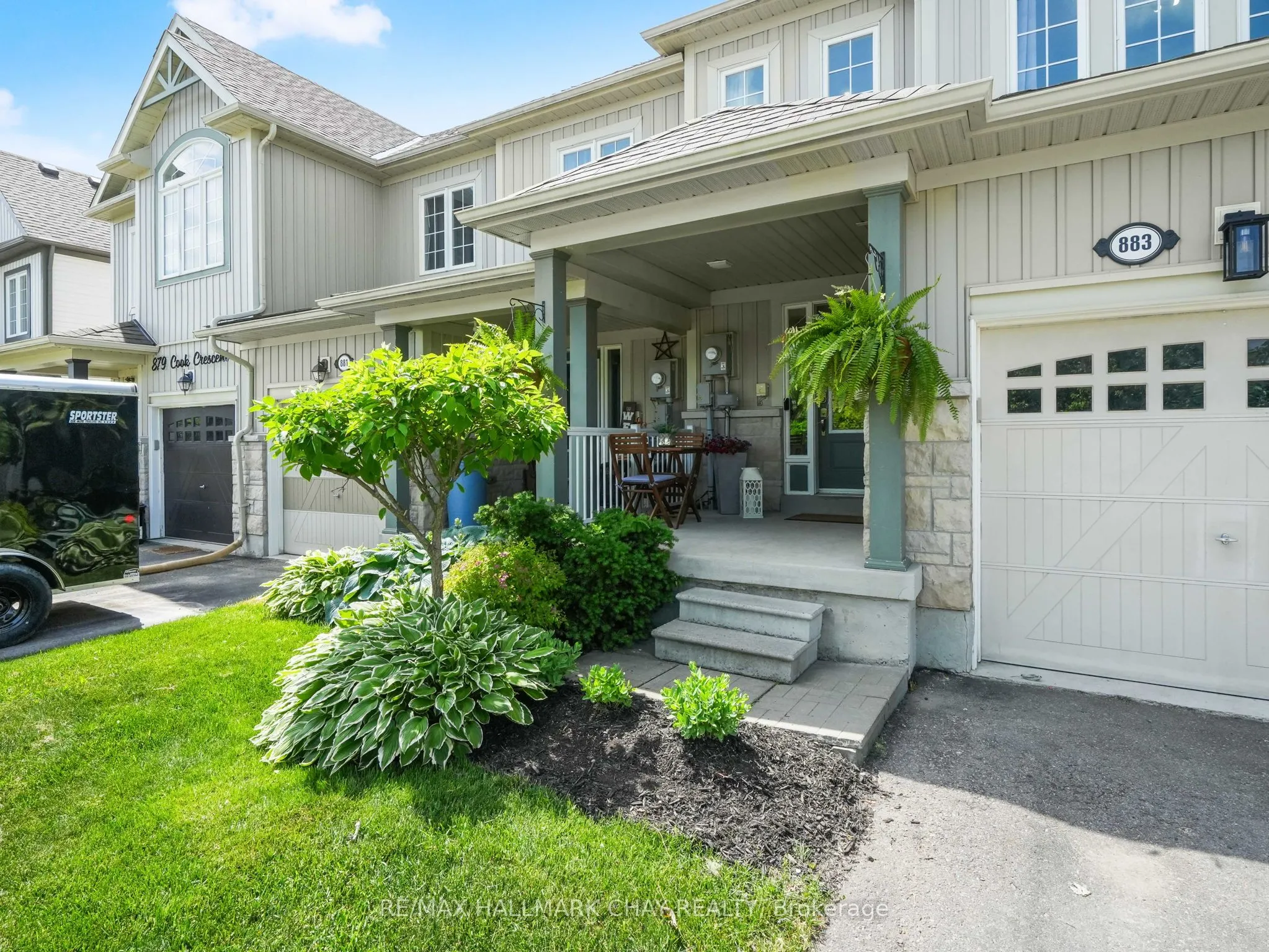 883 Cook Crescent