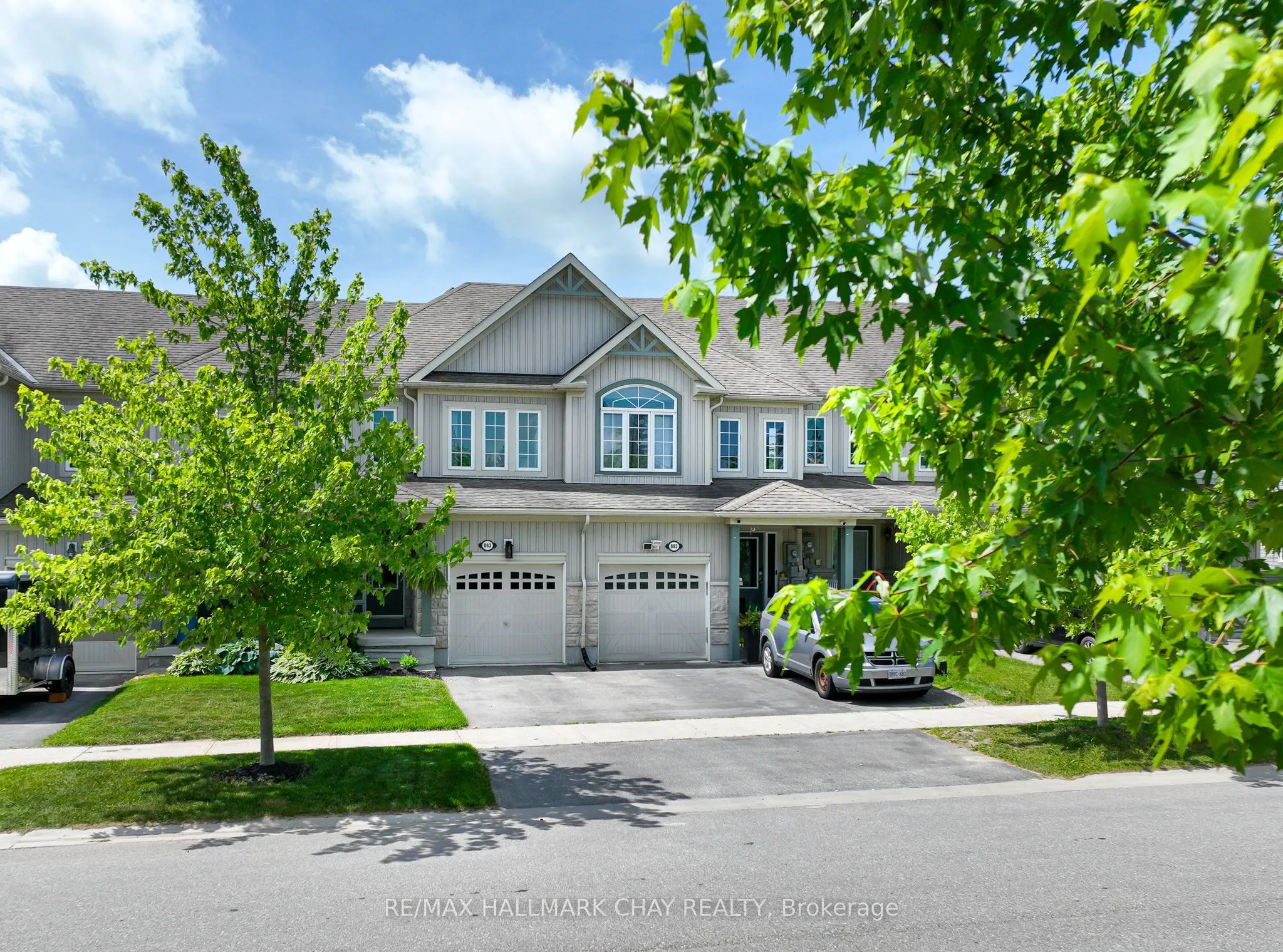 883 Cook Crescent