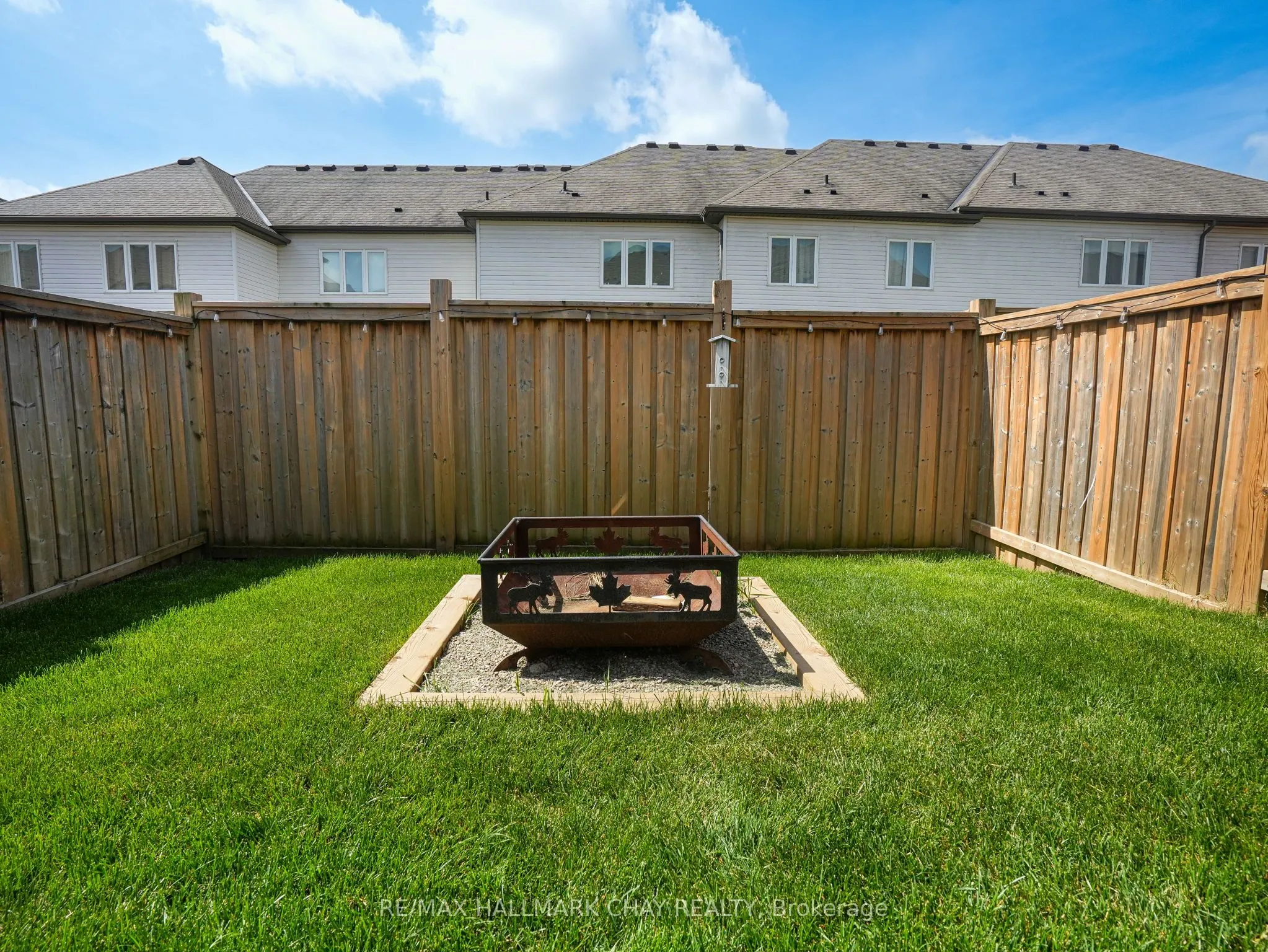 883 Cook Crescent